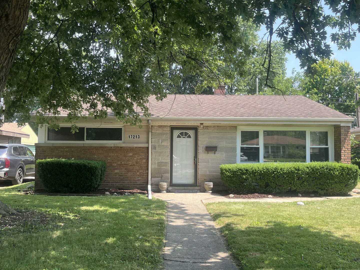 17213 Lorenz Avenue Property Photo 1