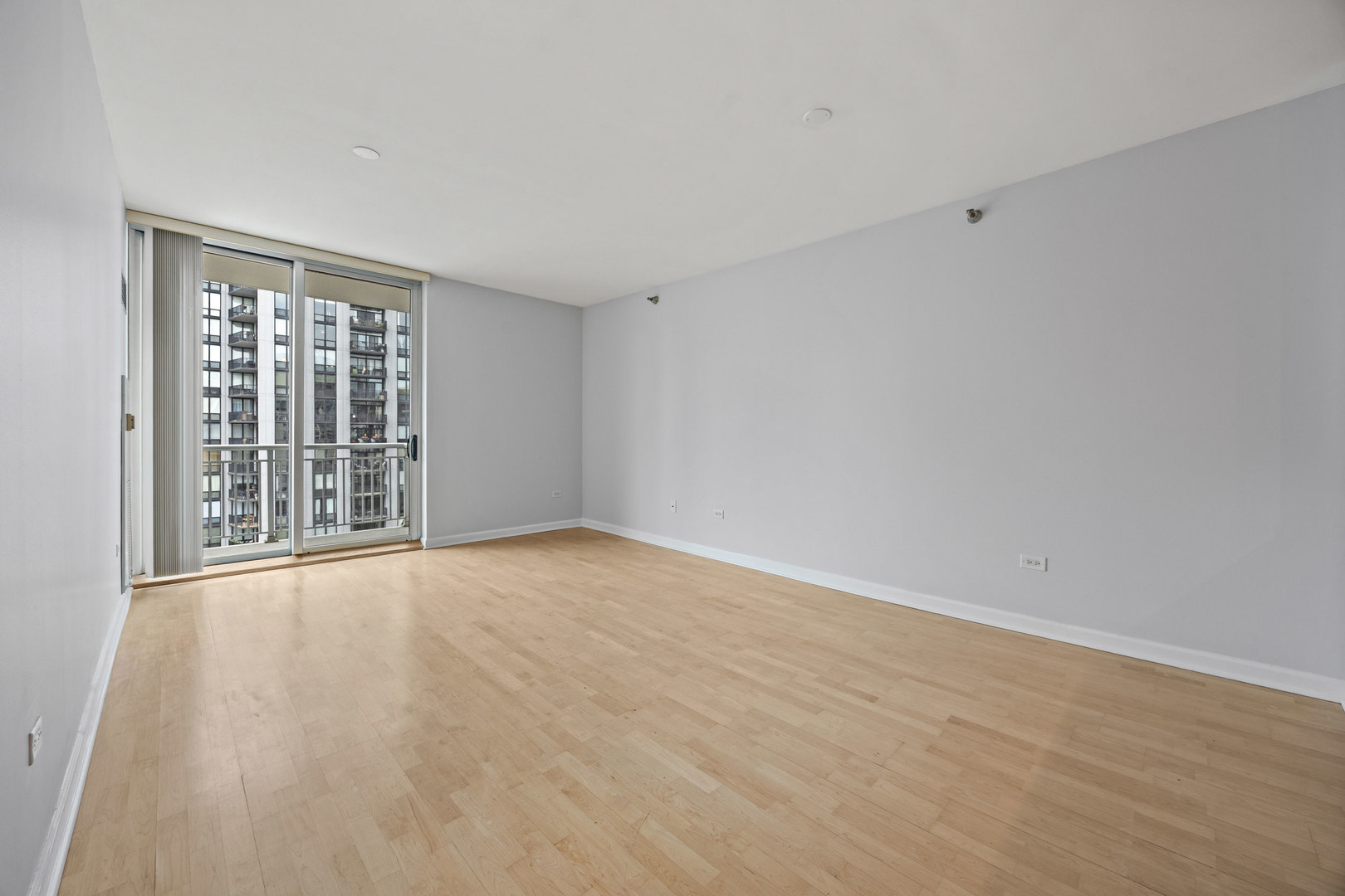 421 W Huron Street 1207 Property Photo 4