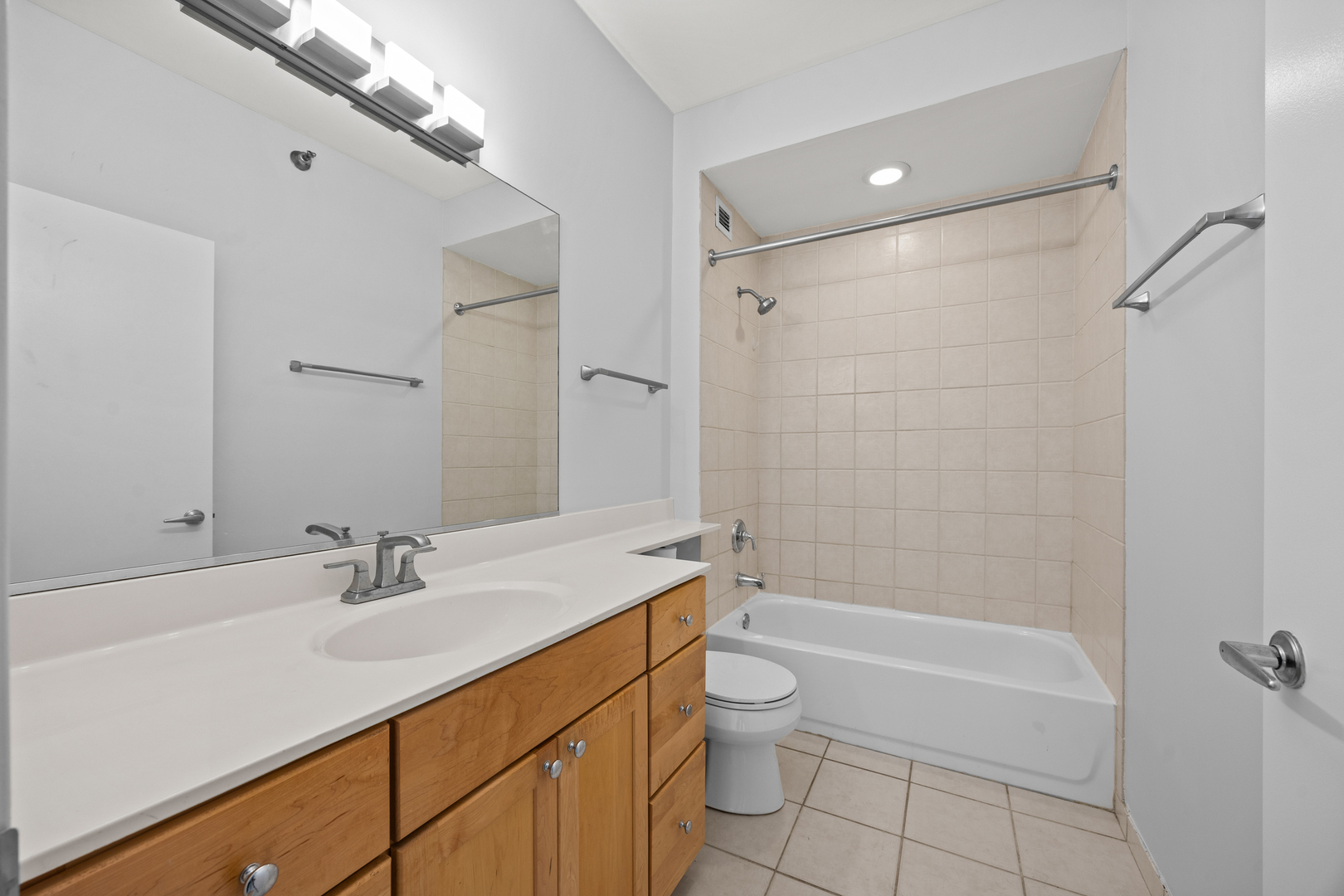 421 W Huron Street 1207 Property Photo 10