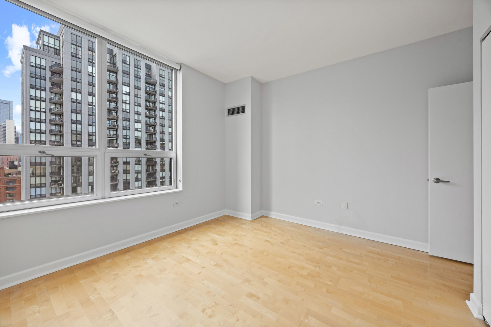 421 W Huron Street 1207 Property Photo 13