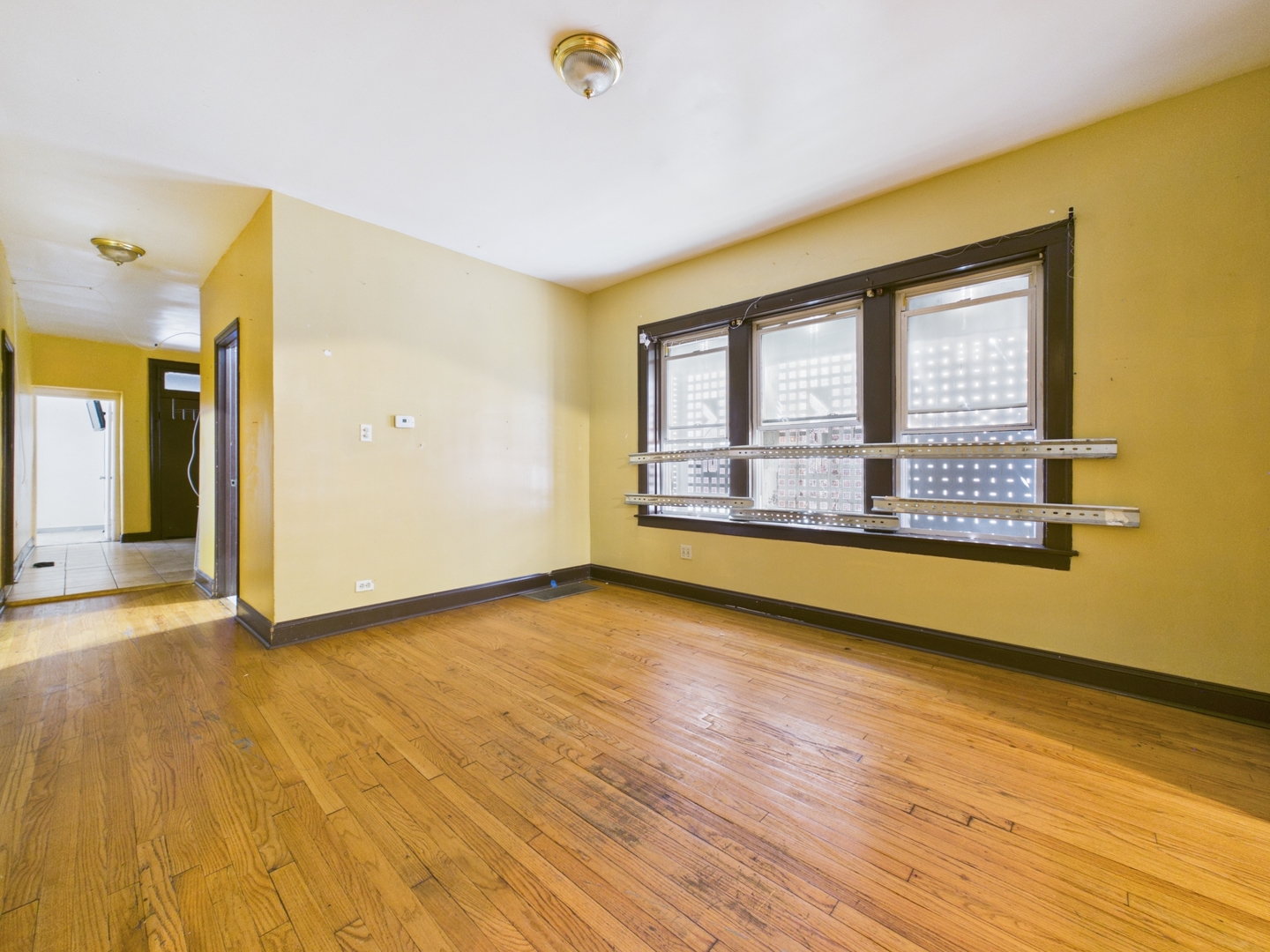 6123 S Troy Street Property Photo 7