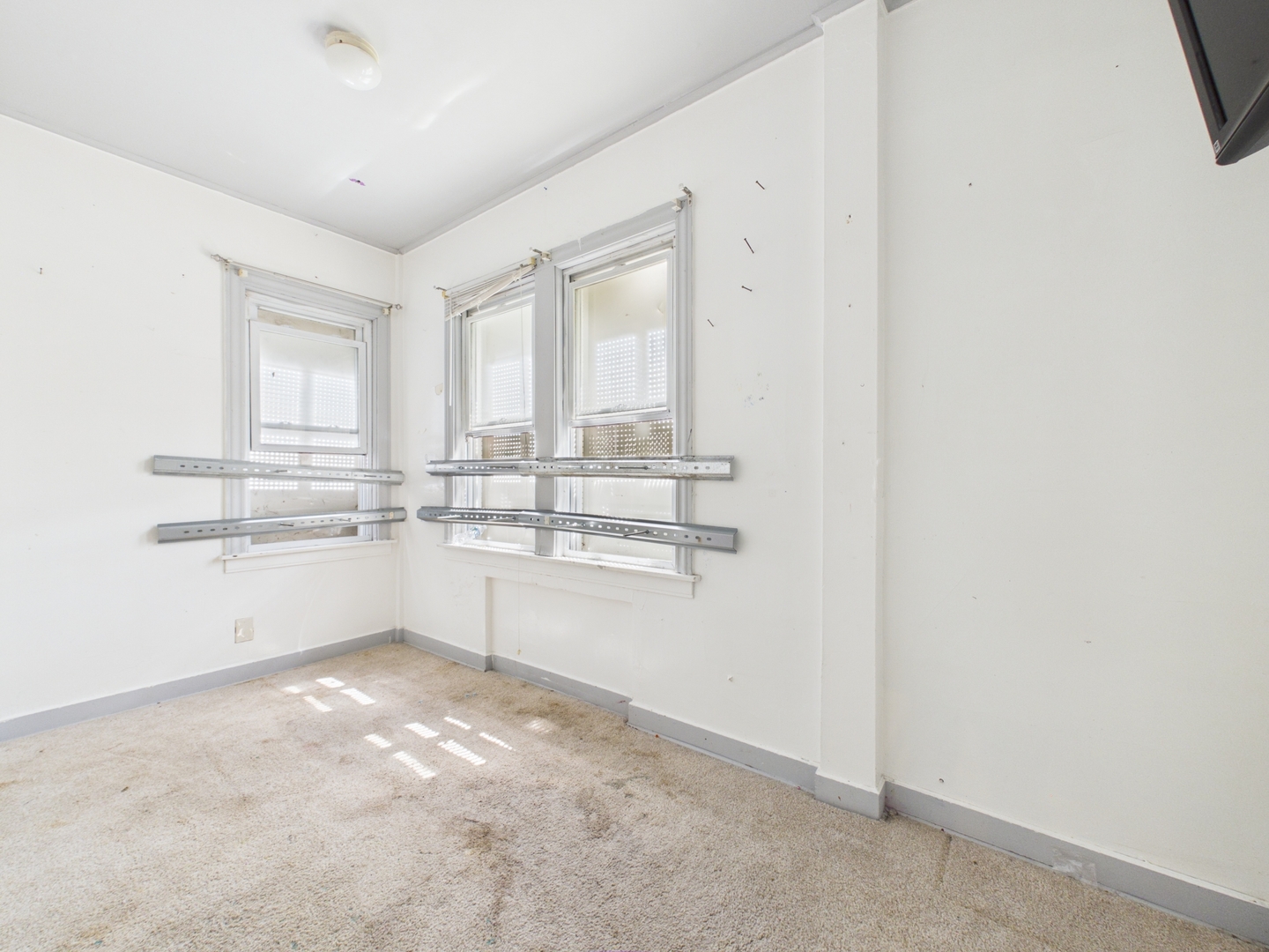 6123 S Troy Street Property Photo 15