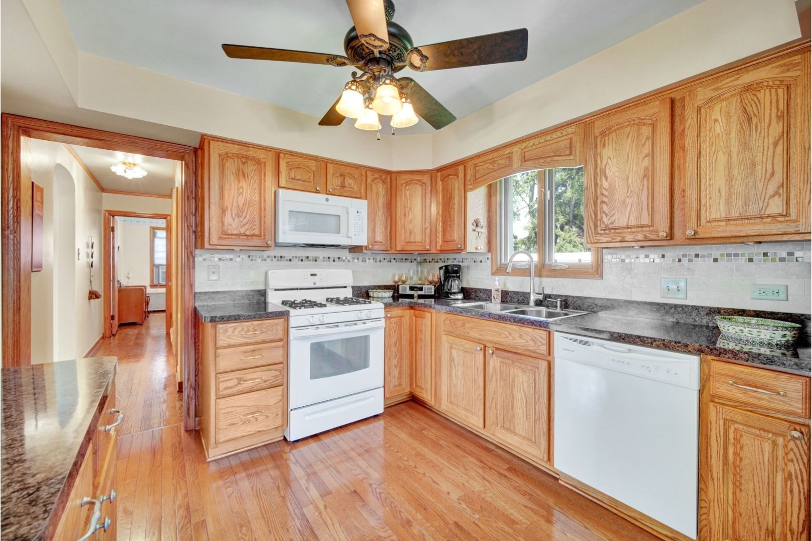 5228 Cass Street Property Photo 14