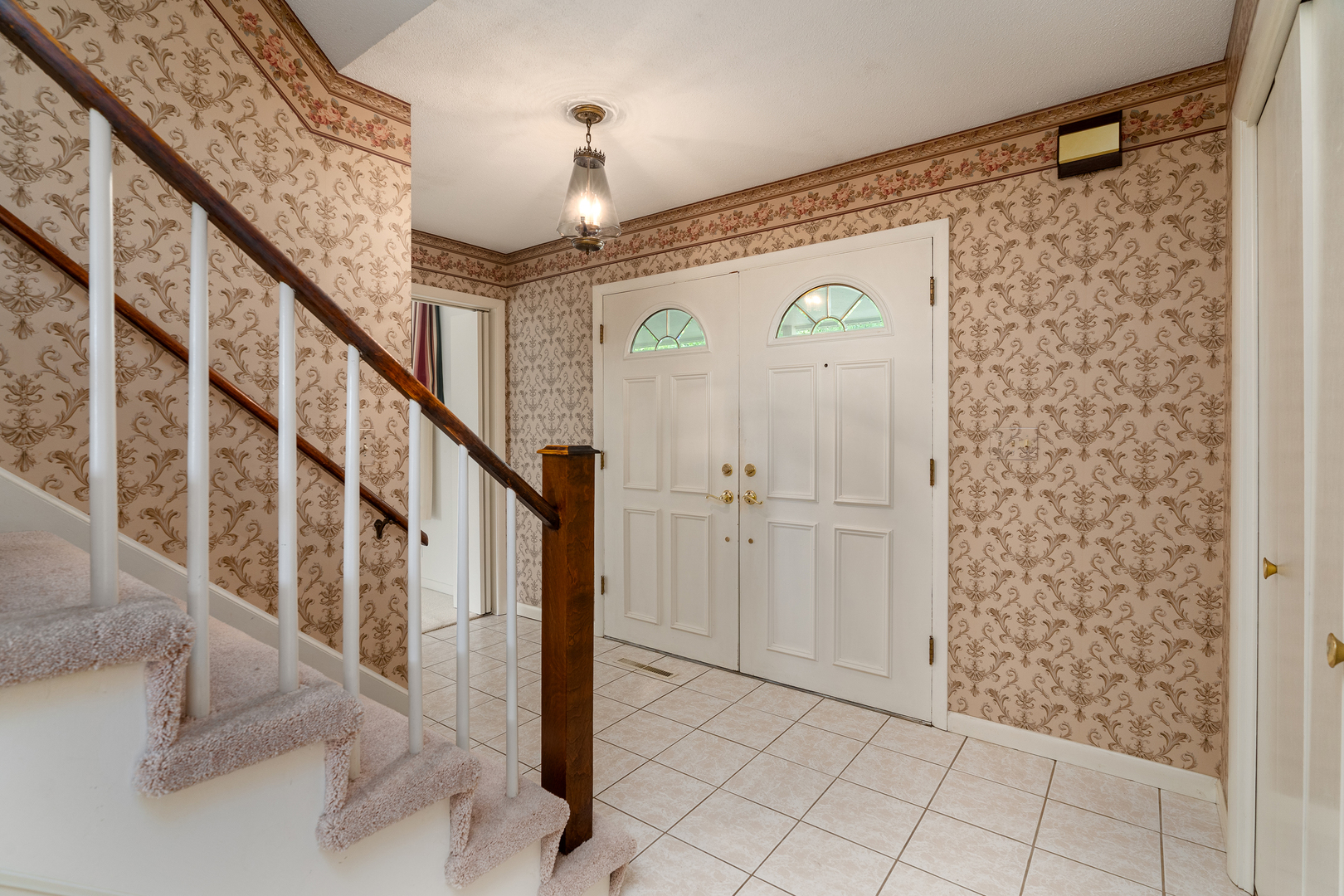 107 N Lark Lane Property Photo 4