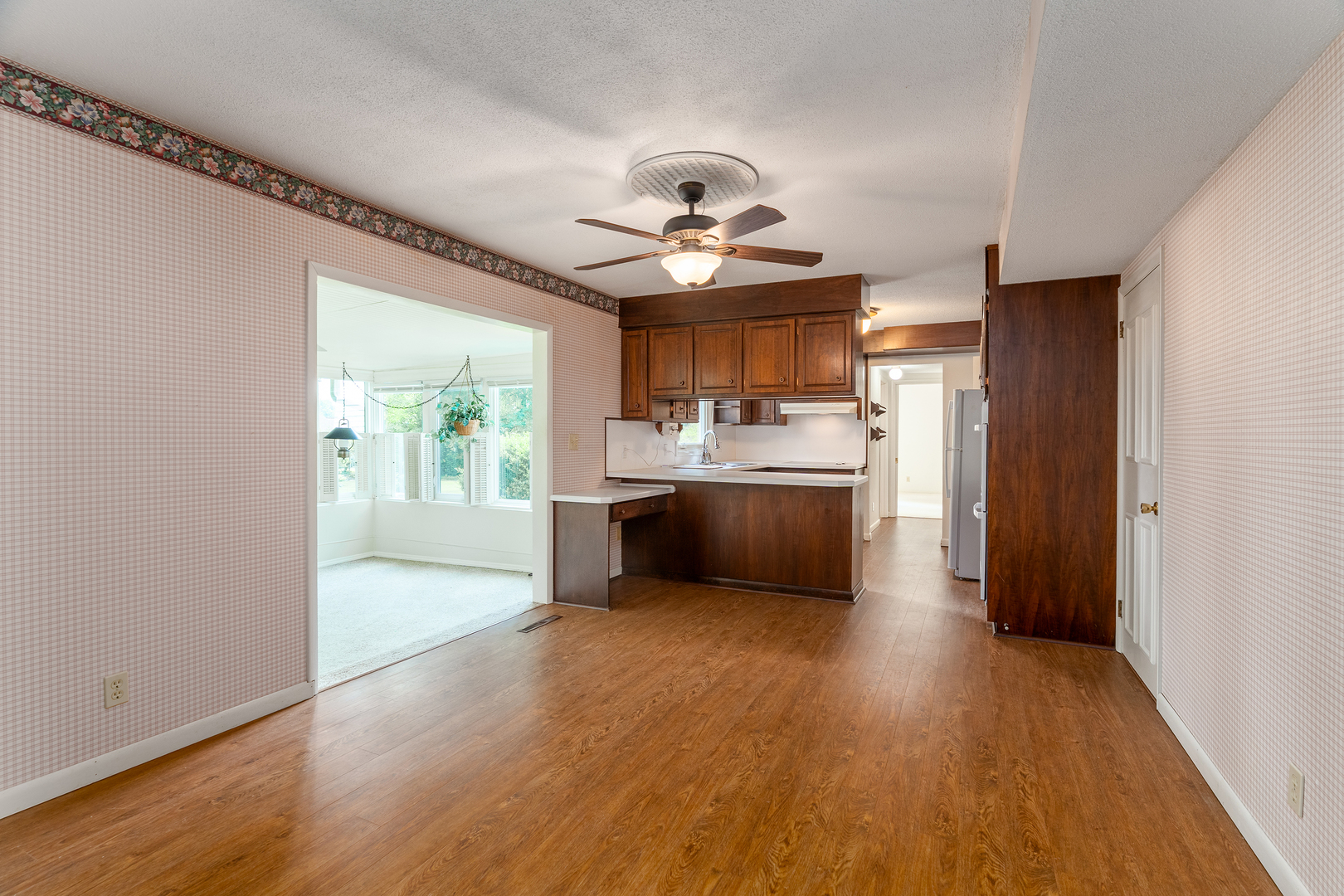 107 N Lark Lane Property Photo 7