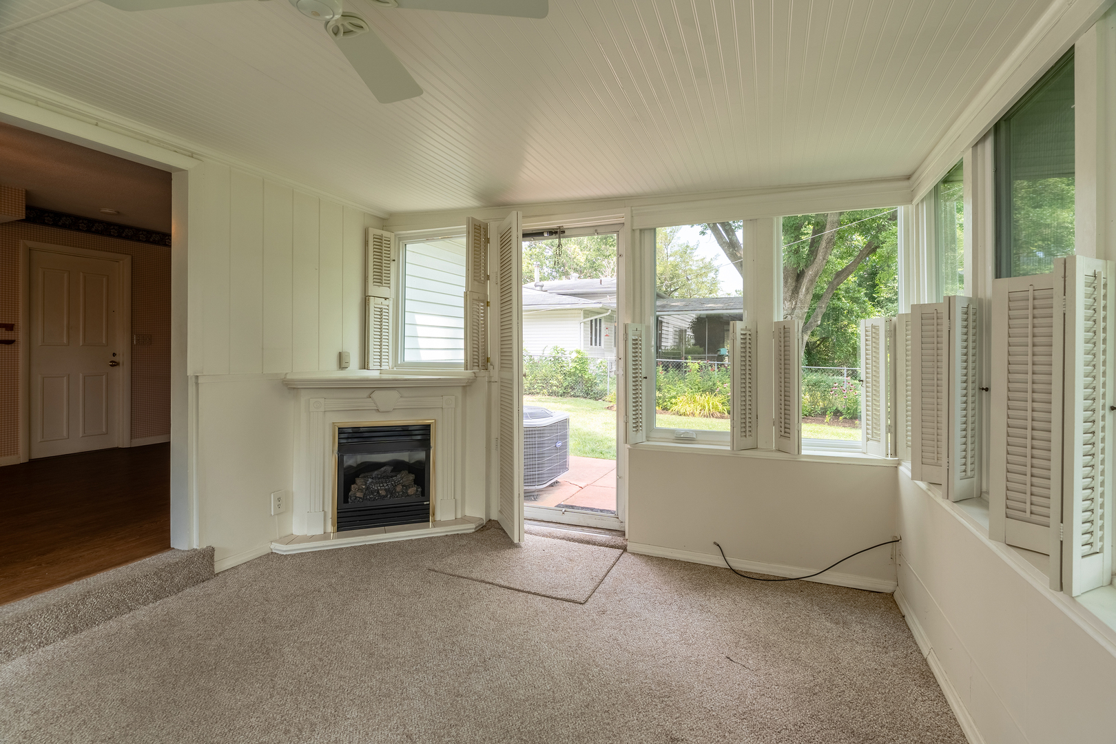107 N Lark Lane Property Photo 9