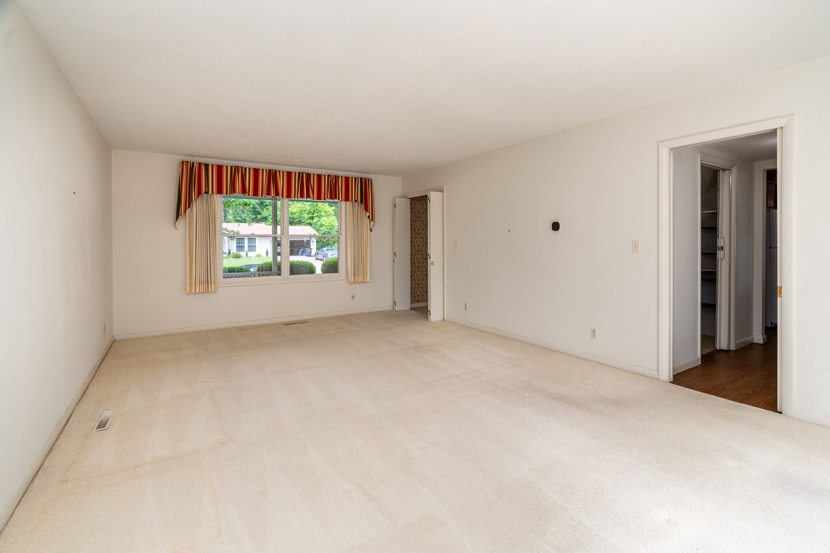 107 N Lark Lane Property Photo 17