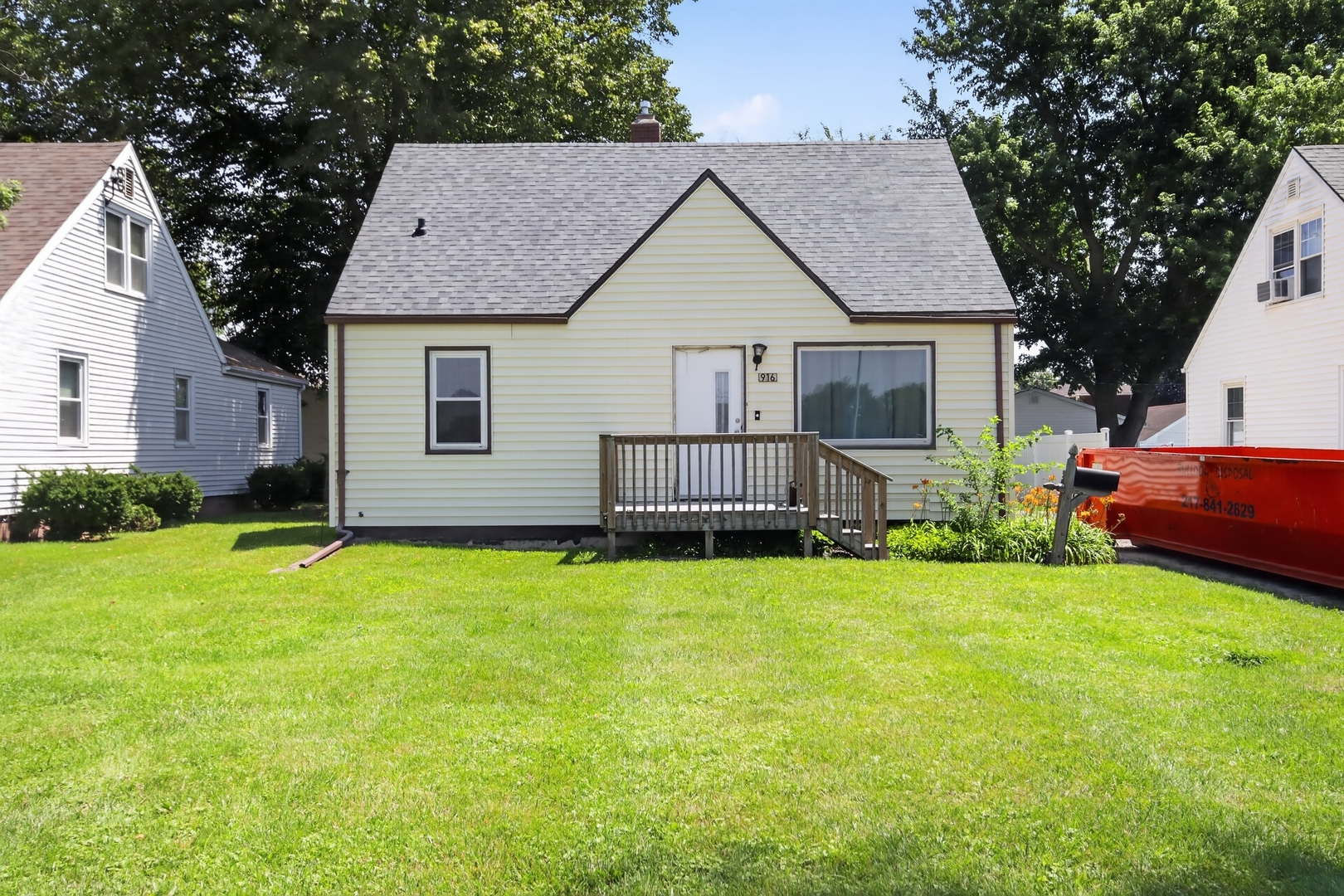 916 N Sangamon Avenue Property Photo 1