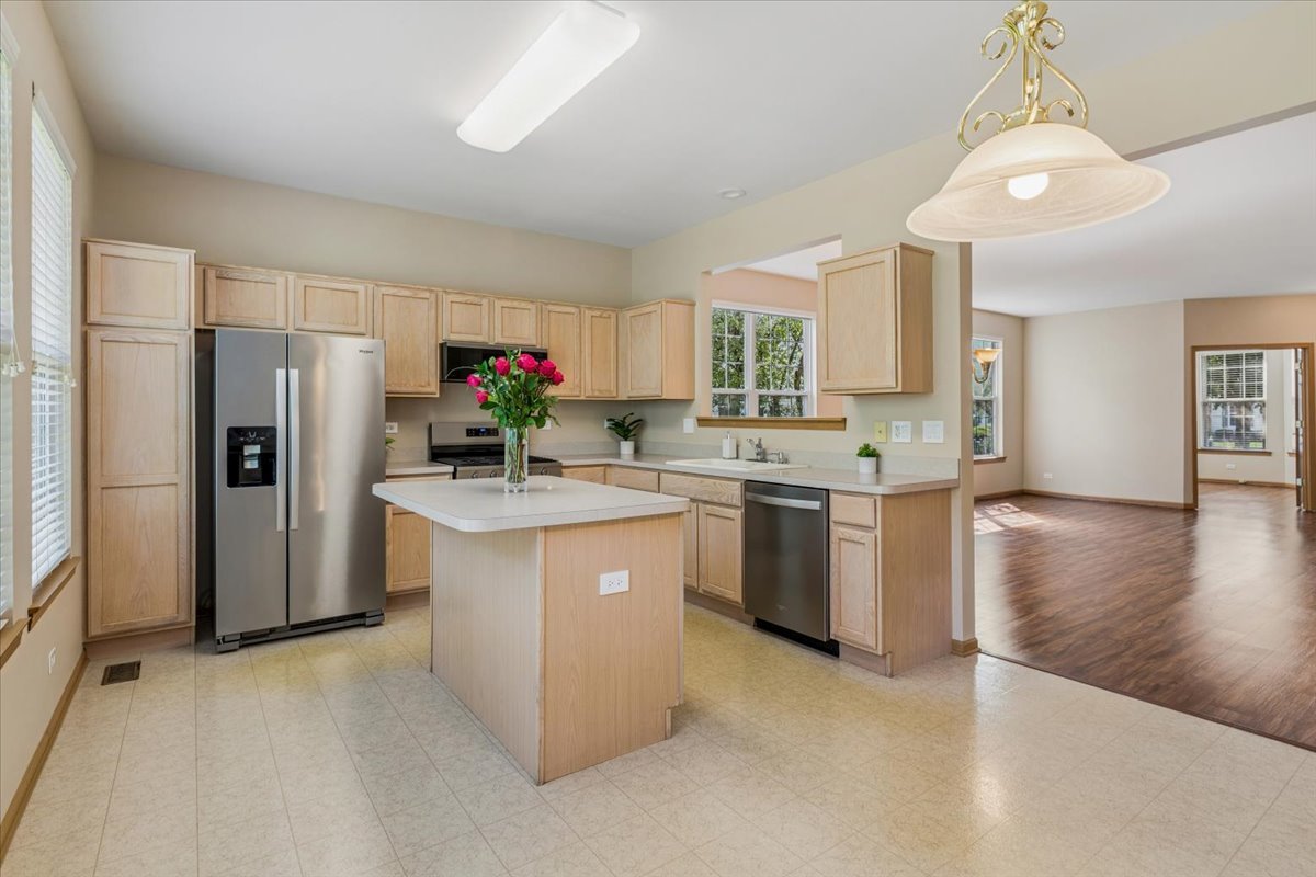 350 Woodhill Drive Property Photo 7