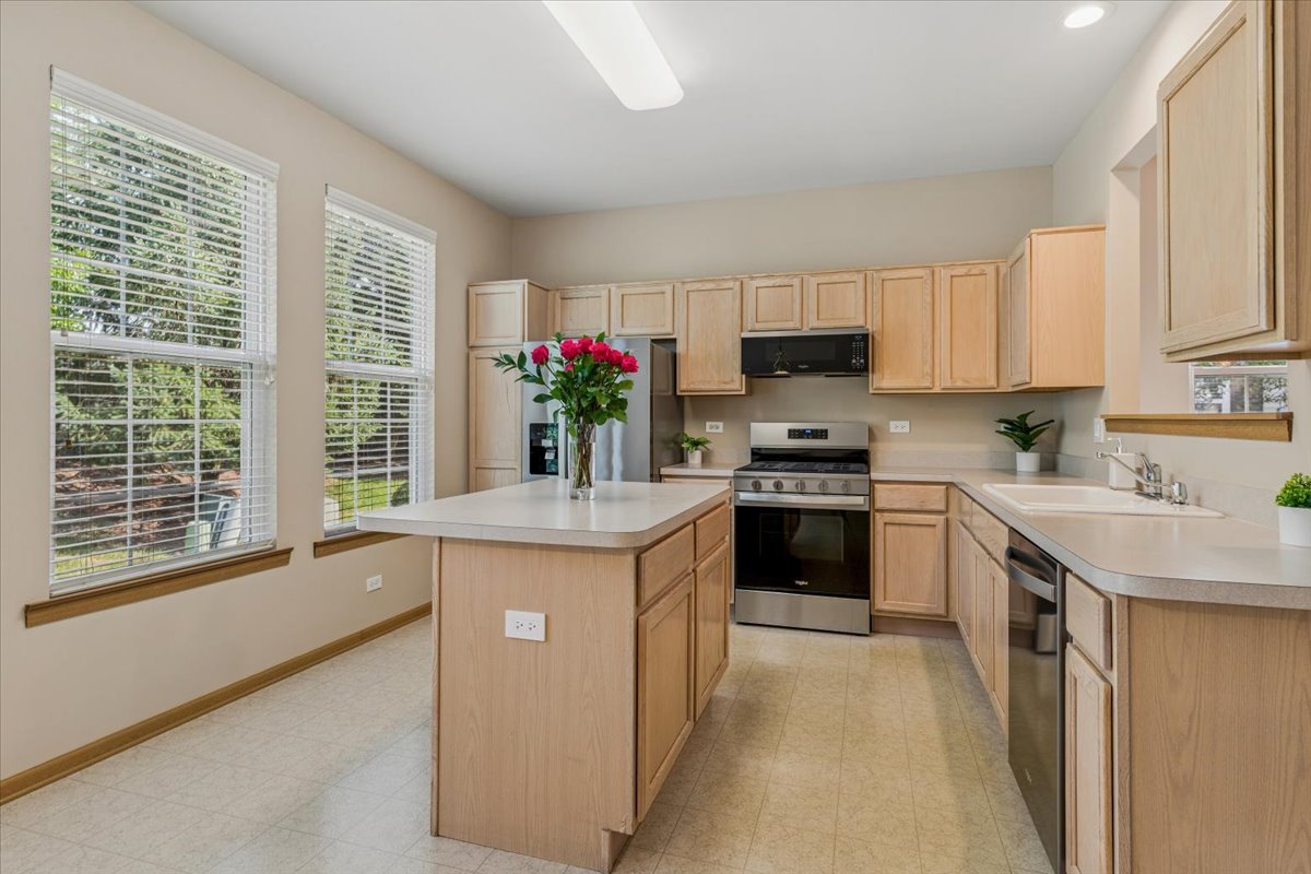 350 Woodhill Drive Property Photo 8