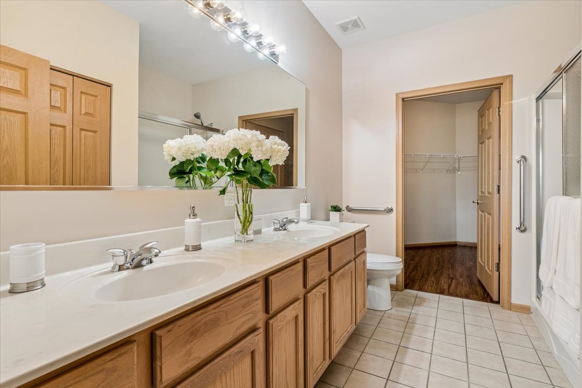 350 Woodhill Drive Property Photo 16