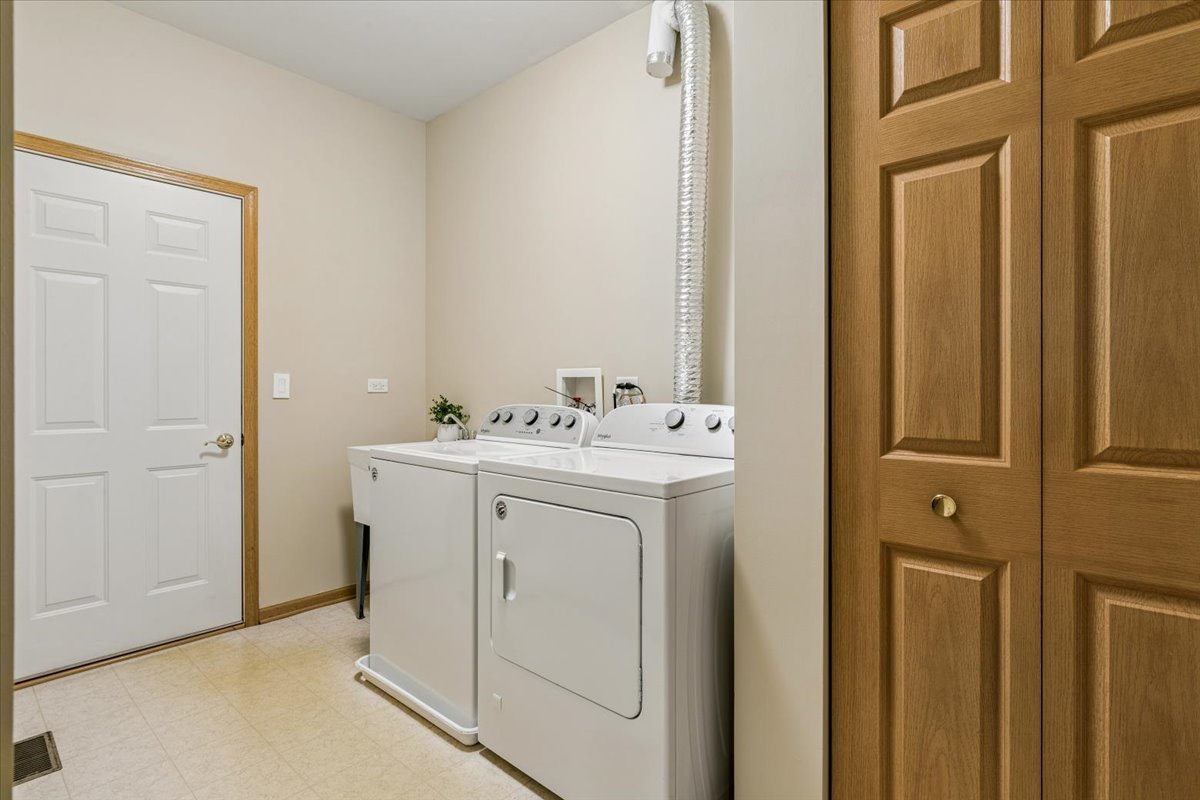 350 Woodhill Drive Property Photo 20
