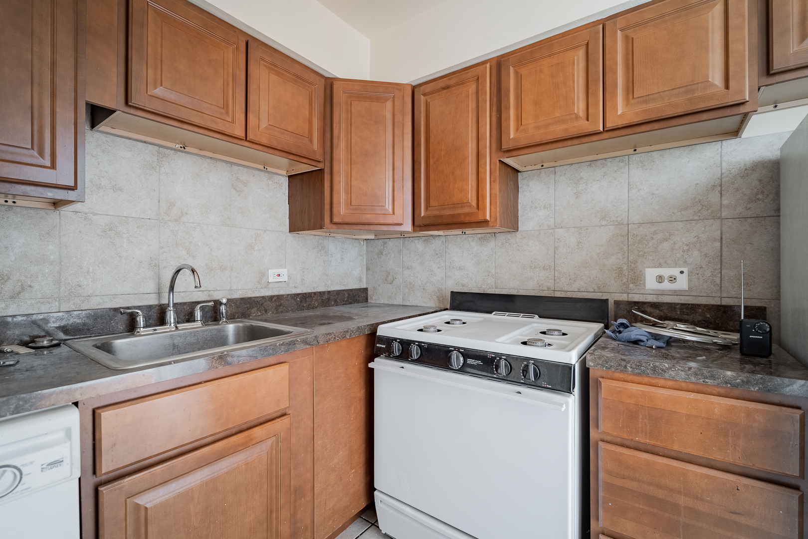 541 W Oakdale Avenue 312 Property Photo 3