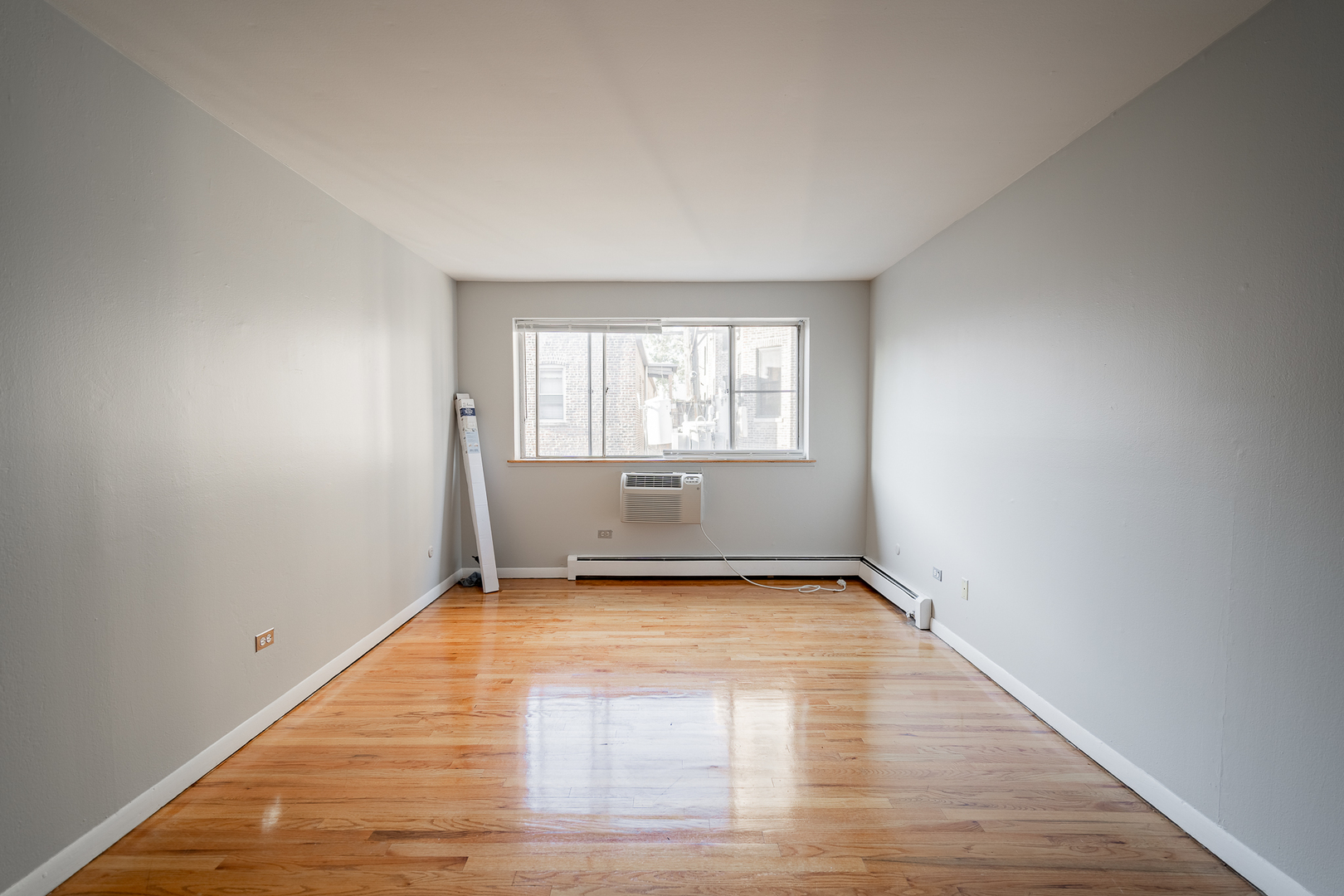 541 W Oakdale Avenue 312 Property Photo 6