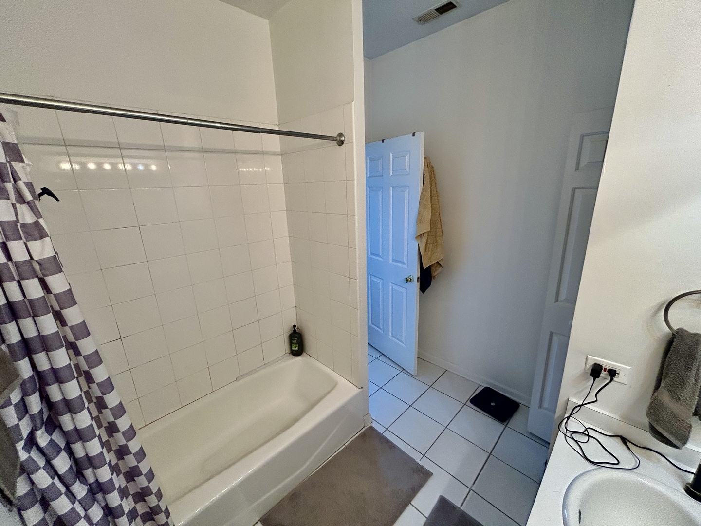 3033 N Racine Avenue 3 Property Photo 13