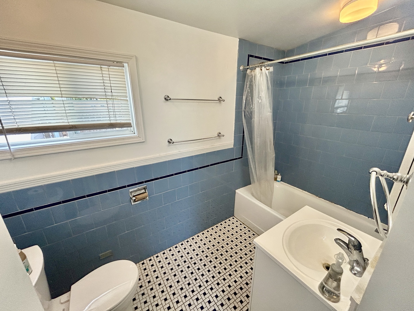 3033 N Racine Avenue 3 Property Photo 28