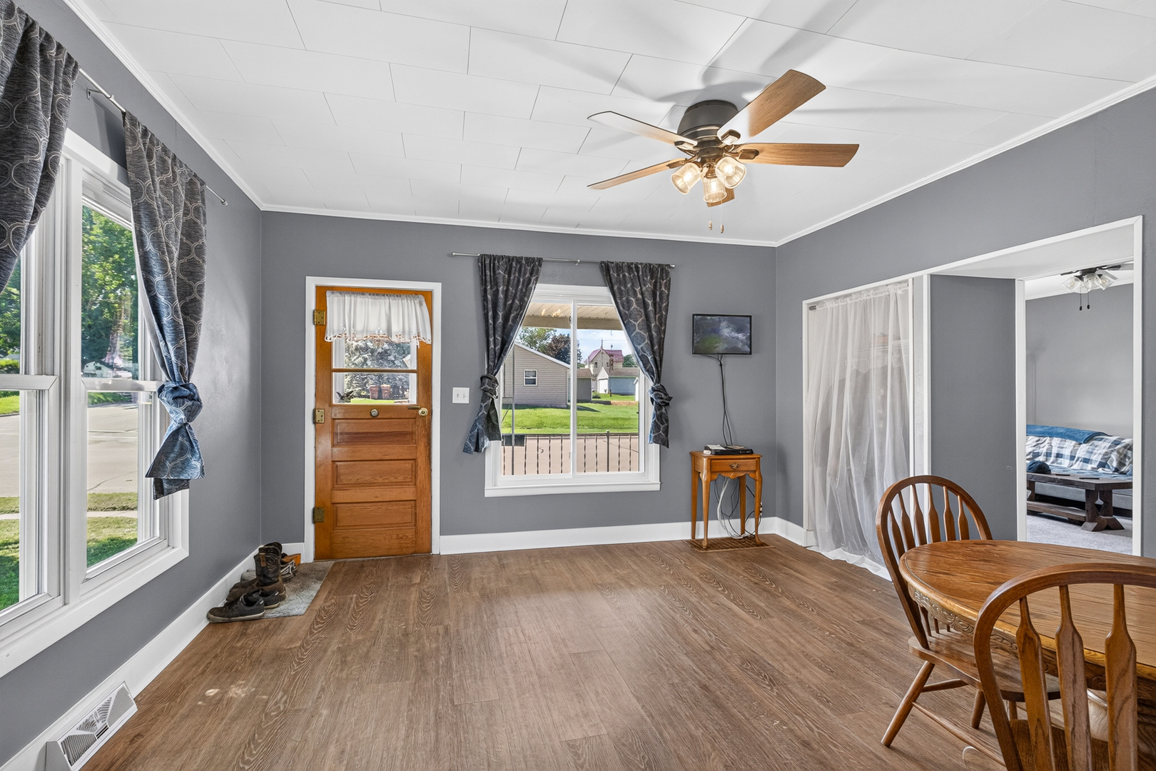 202 Apple Street Property Photo 7