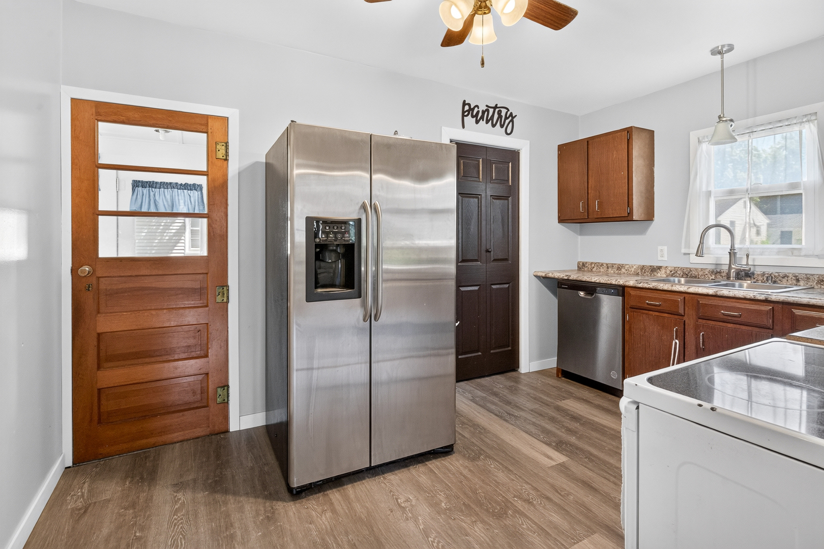 202 Apple Street Property Photo 8