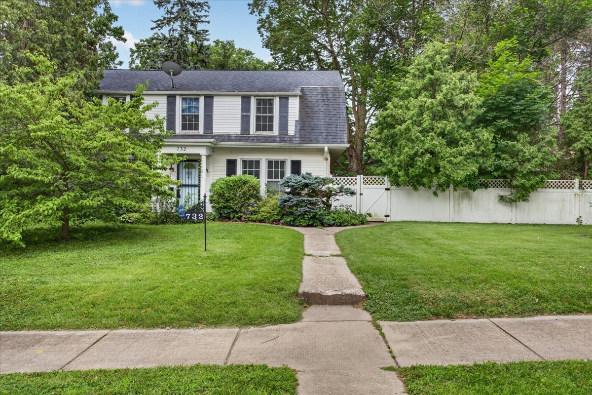 732 John Street Property Photo 4