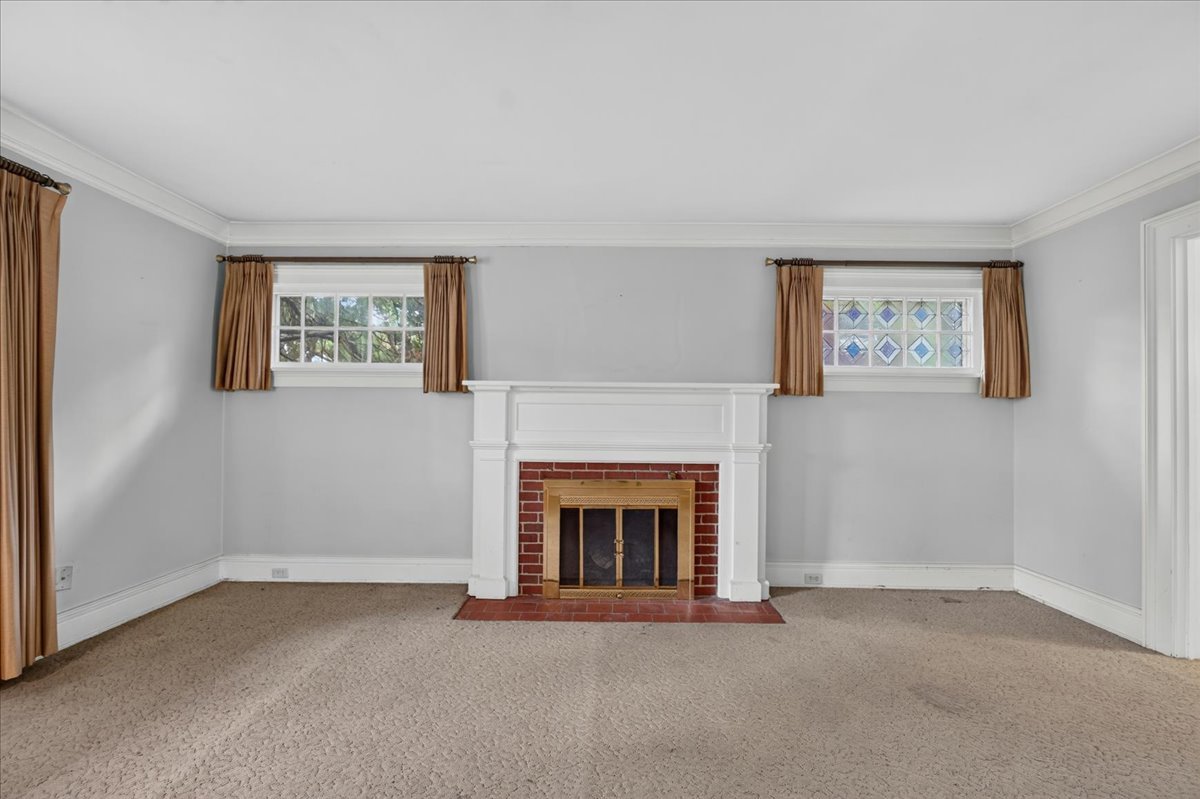 732 John Street Property Photo 9