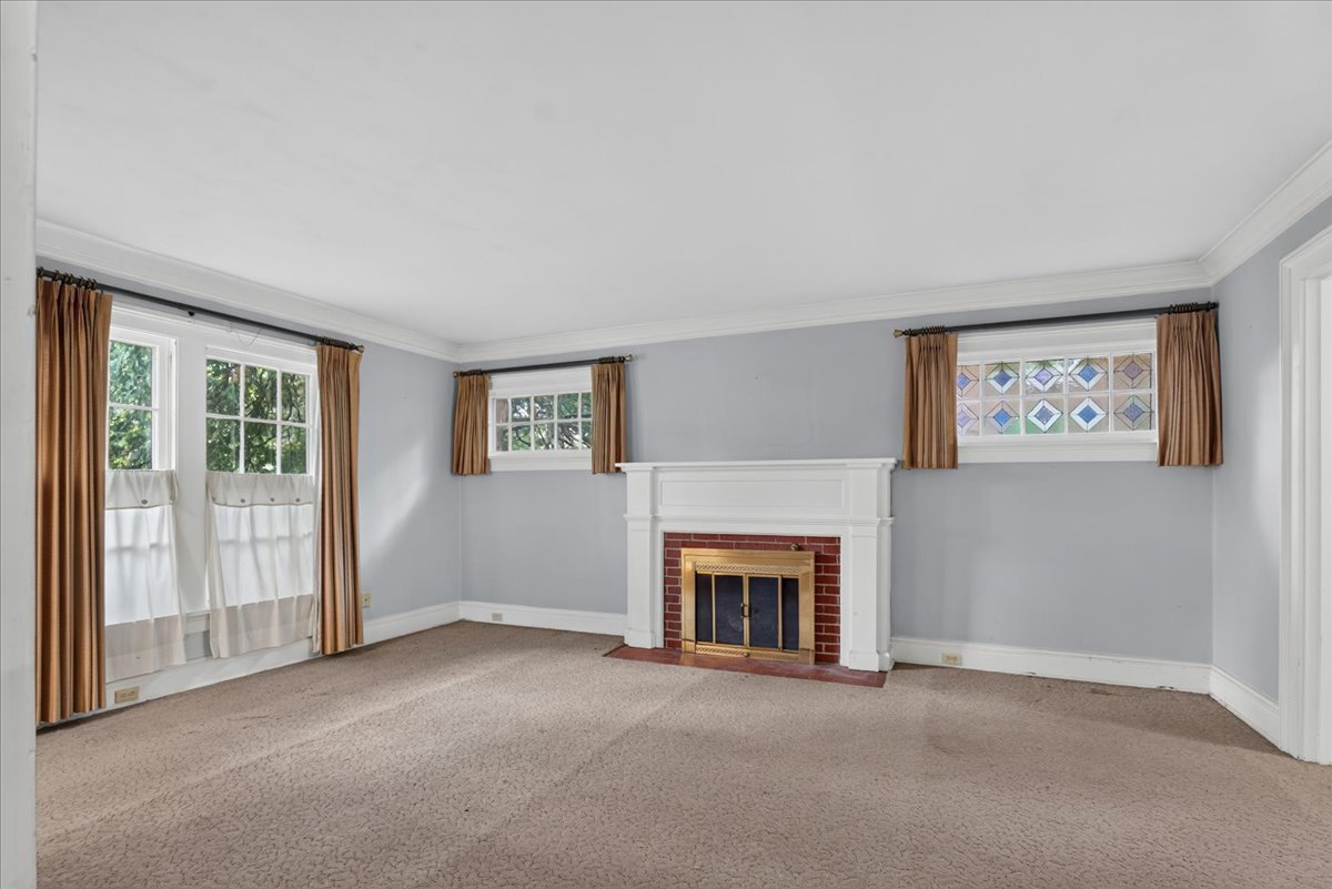 732 John Street Property Photo 11