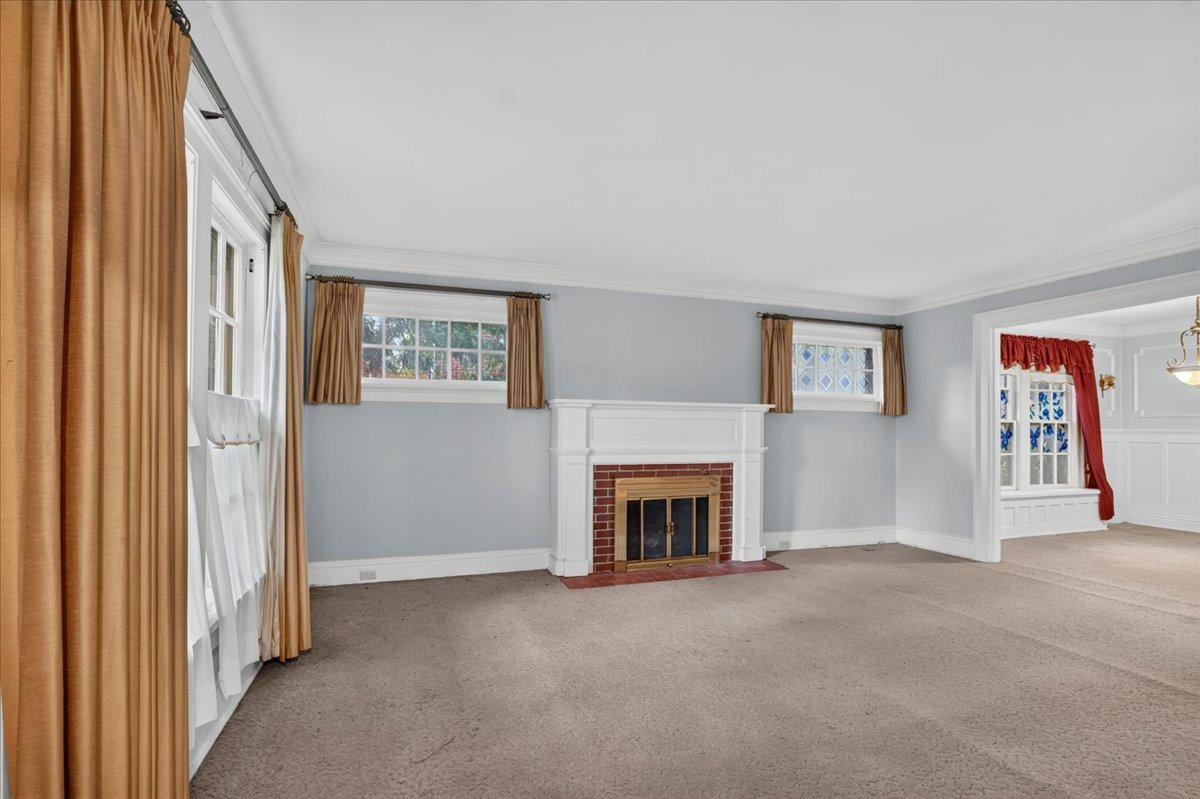 732 John Street Property Photo 12