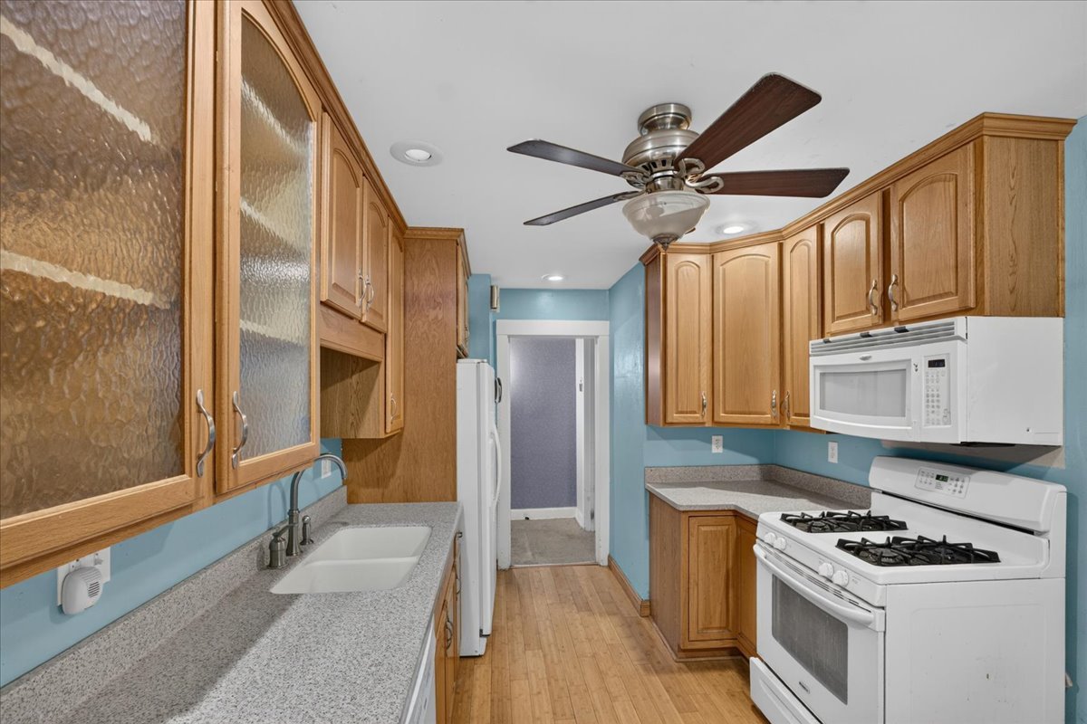 732 John Street Property Photo 16