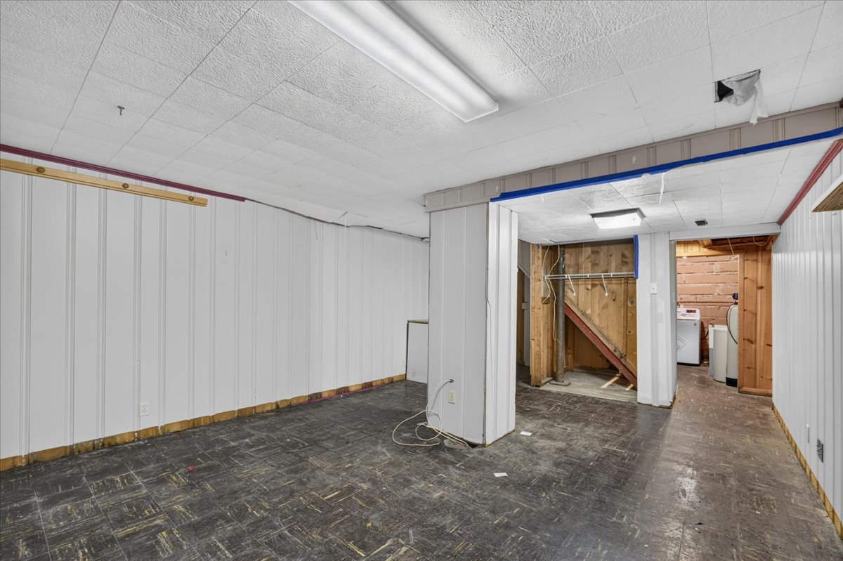 732 John Street Property Photo 17