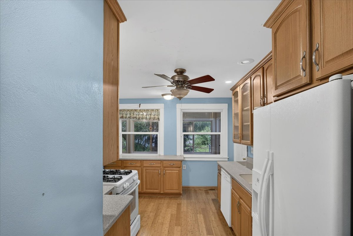 732 John Street Property Photo 18