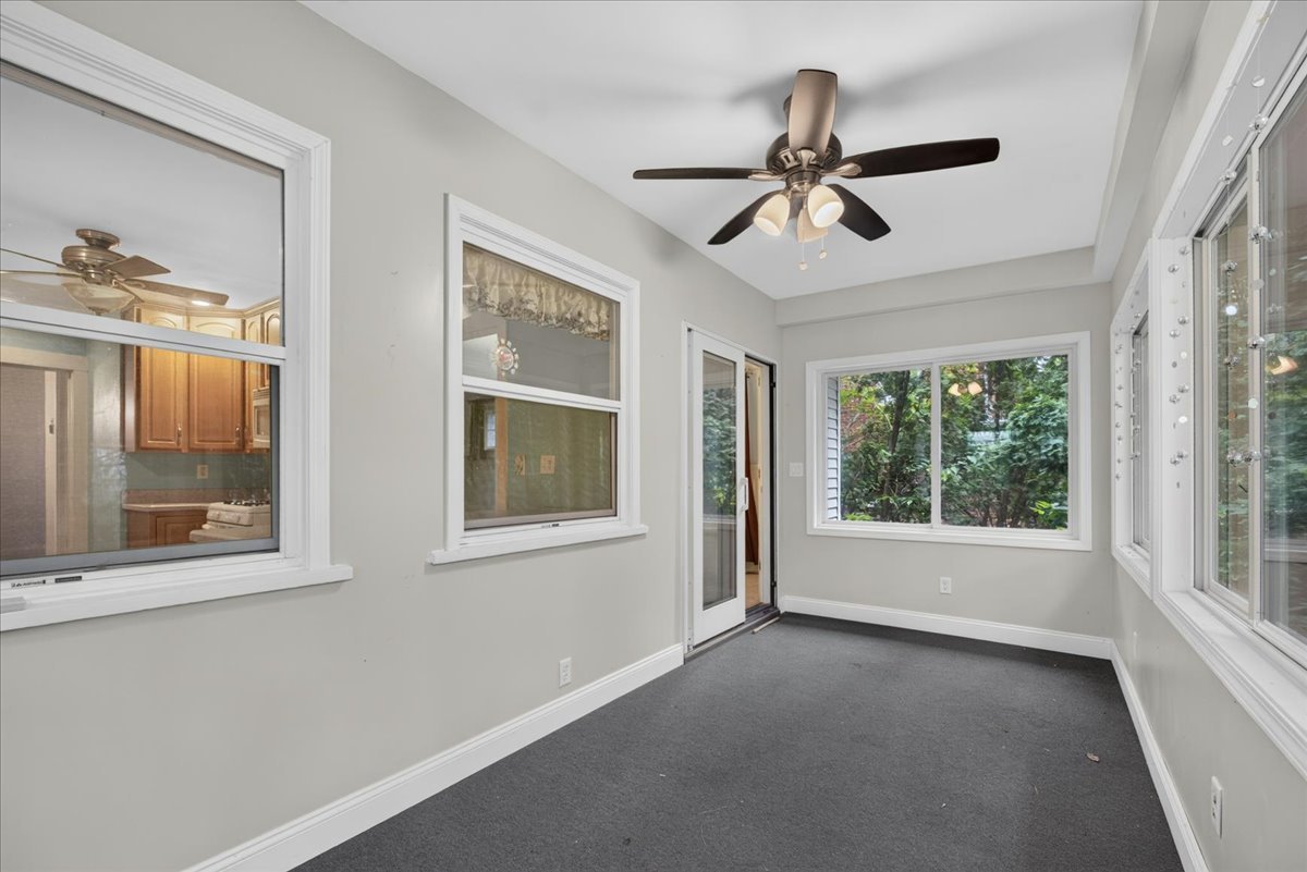 732 John Street Property Photo 21