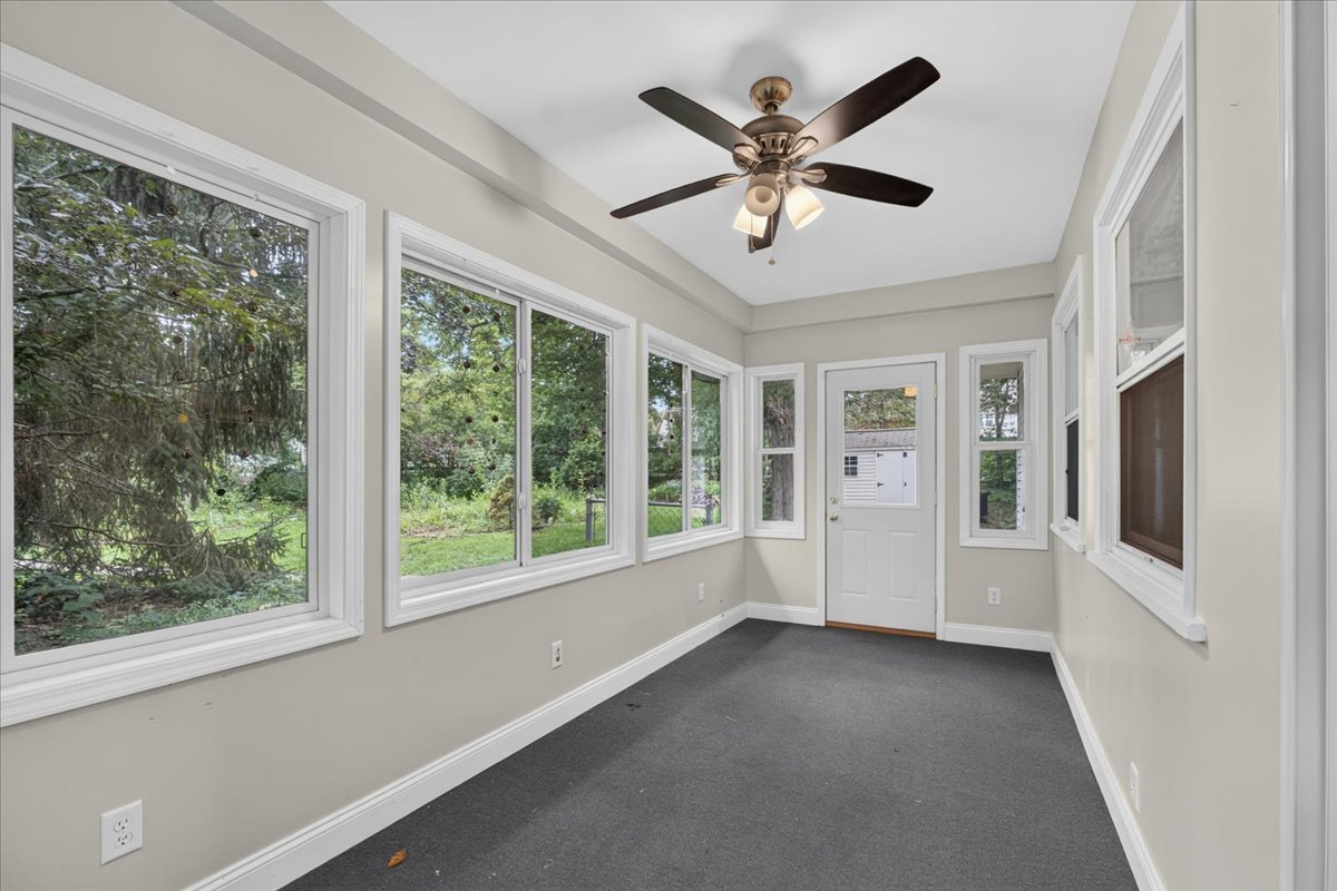 732 John Street Property Photo 22