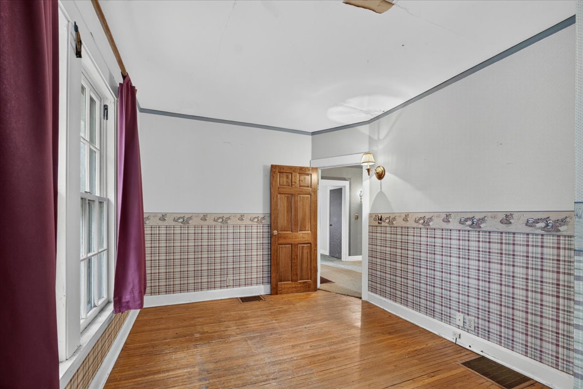 732 John Street Property Photo 23