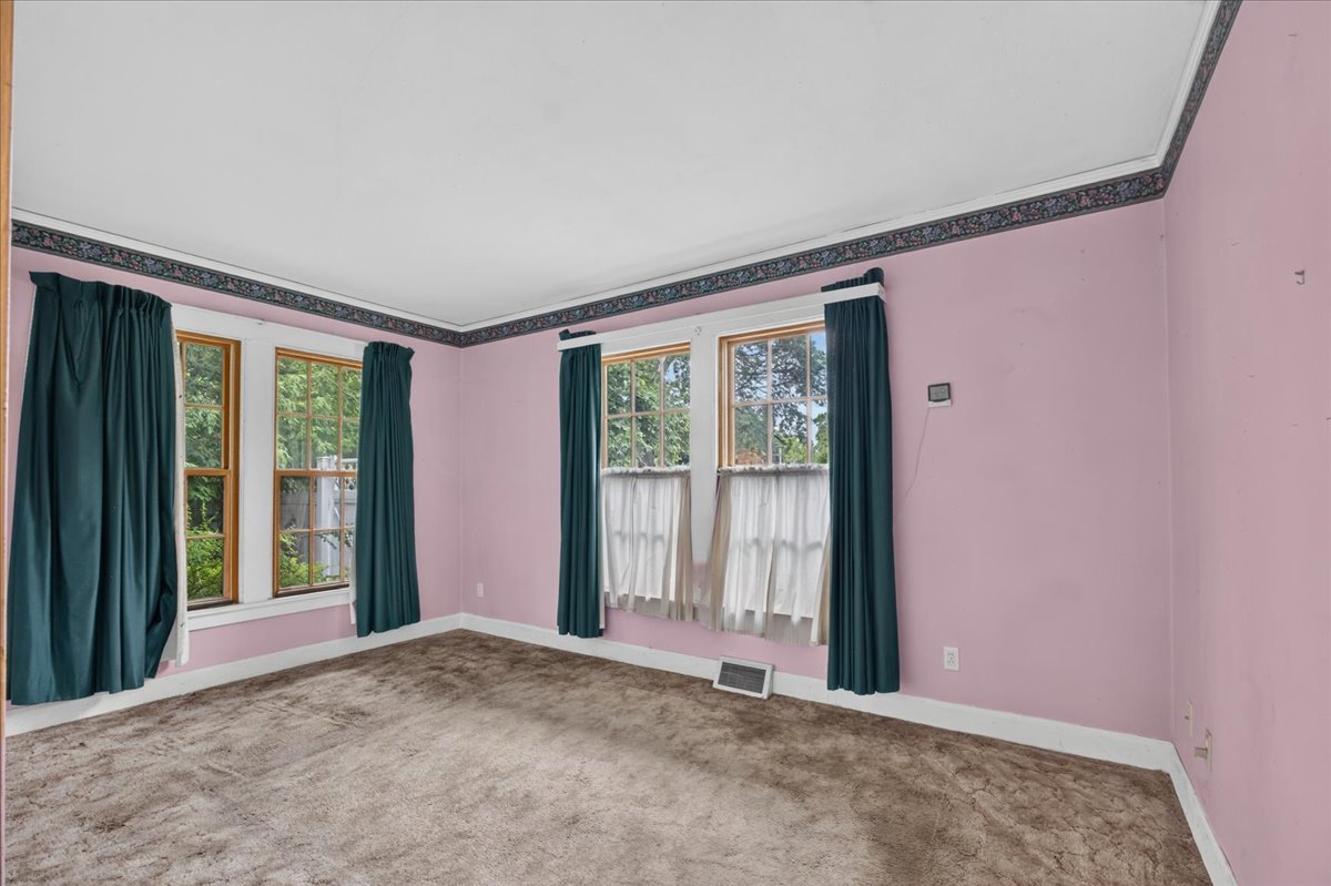 732 John Street Property Photo 26