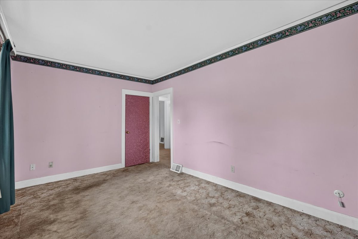 732 John Street Property Photo 27