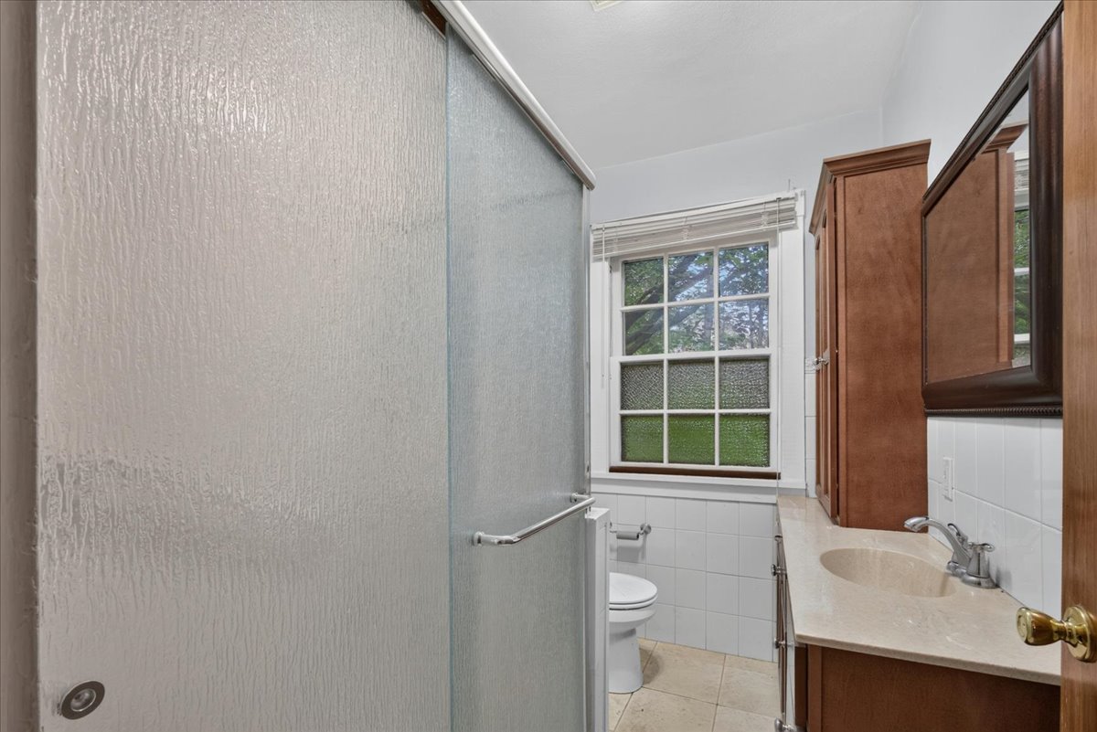 732 John Street Property Photo 28