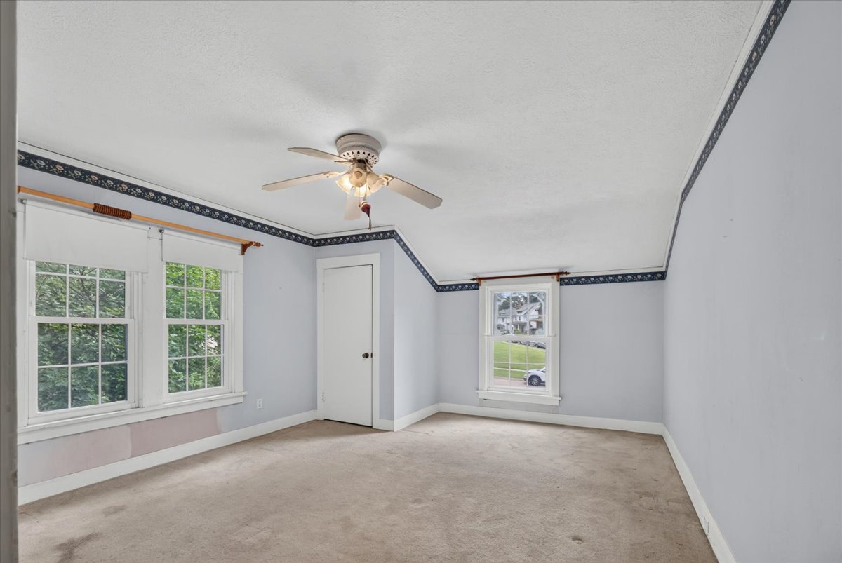 732 John Street Property Photo 29
