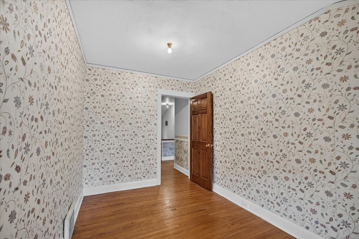 732 John Street Property Photo 32