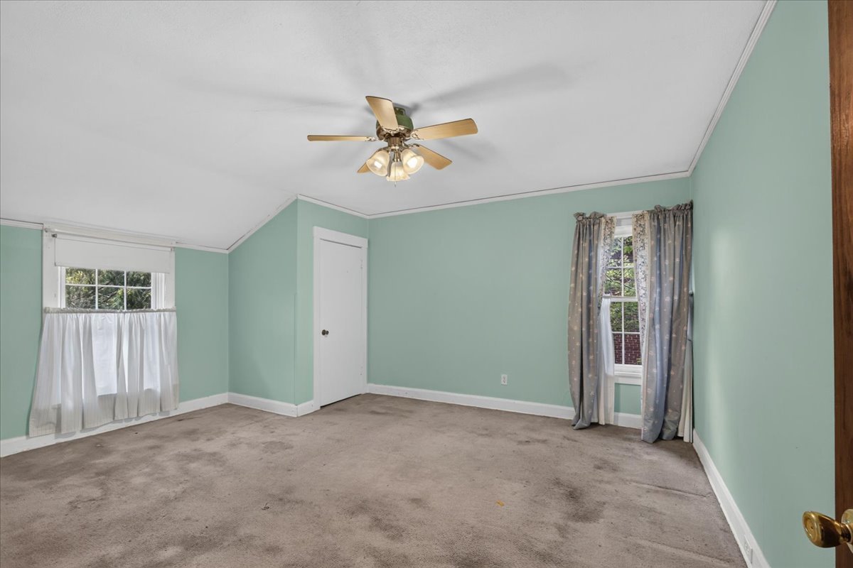 732 John Street Property Photo 33