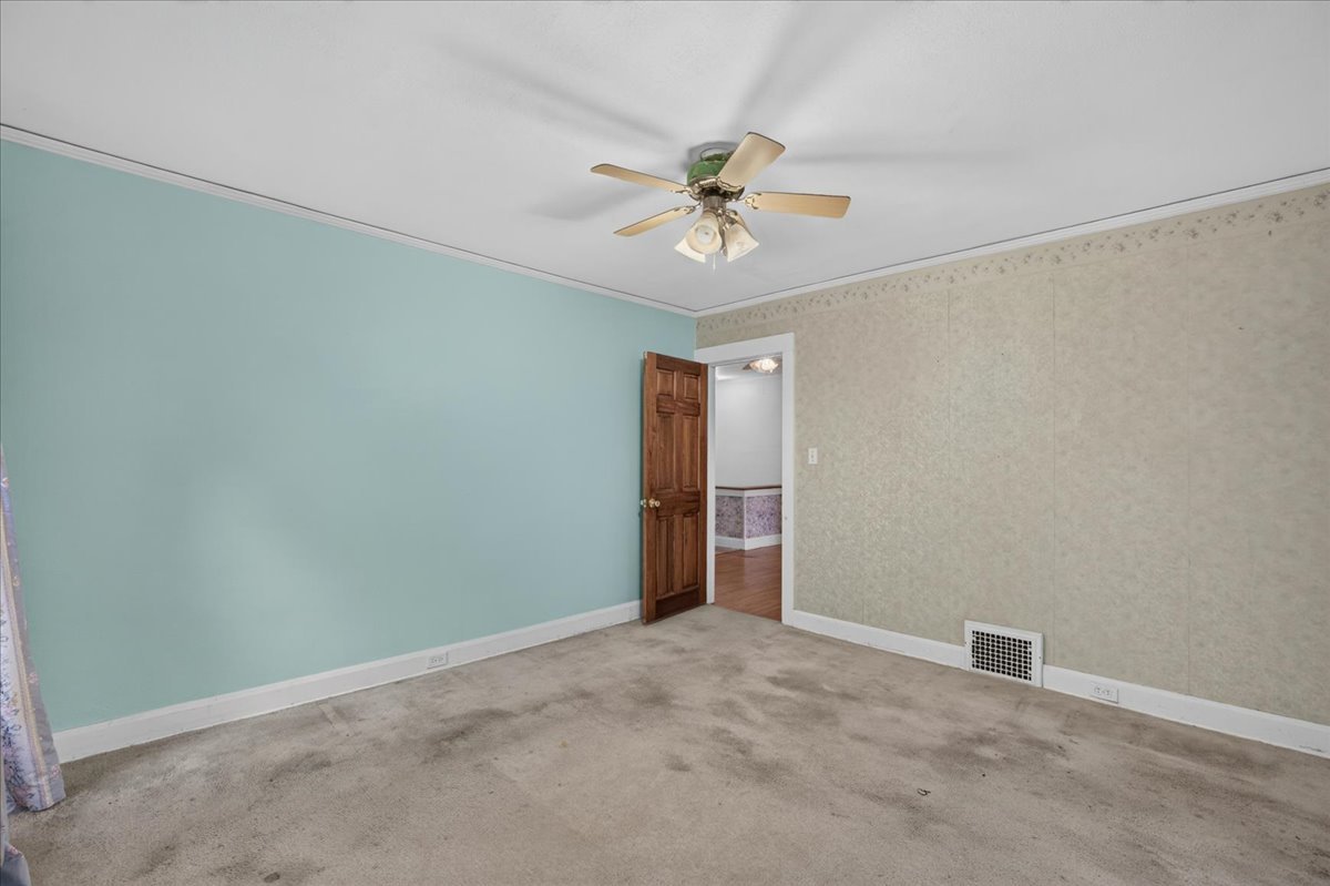732 John Street Property Photo 34