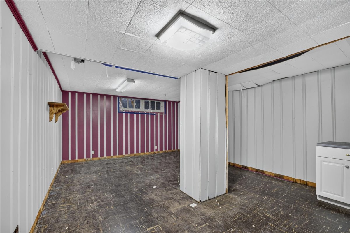 732 John Street Property Photo 36