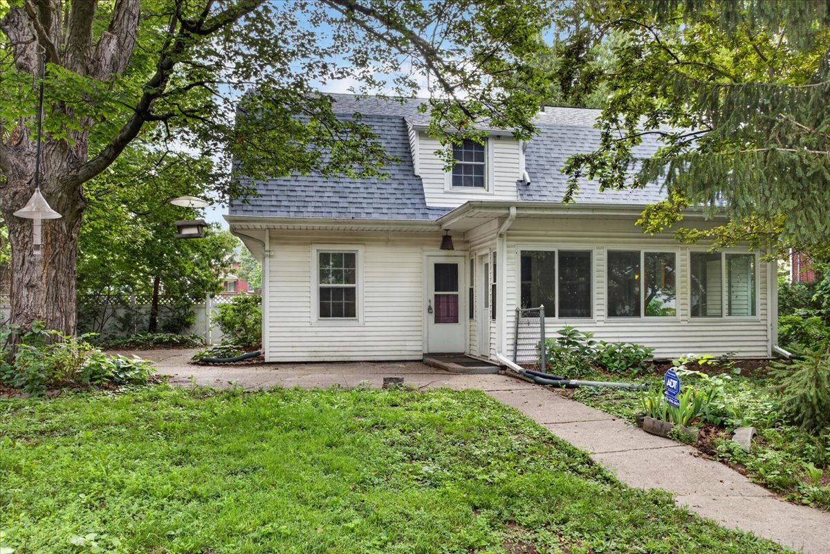 732 John Street Property Photo 41