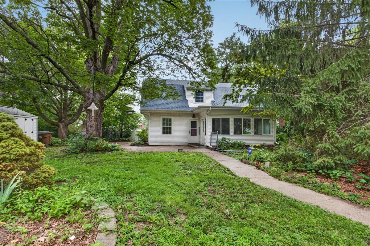 732 John Street Property Photo 42