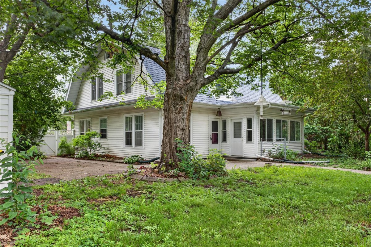 732 John Street Property Photo 43