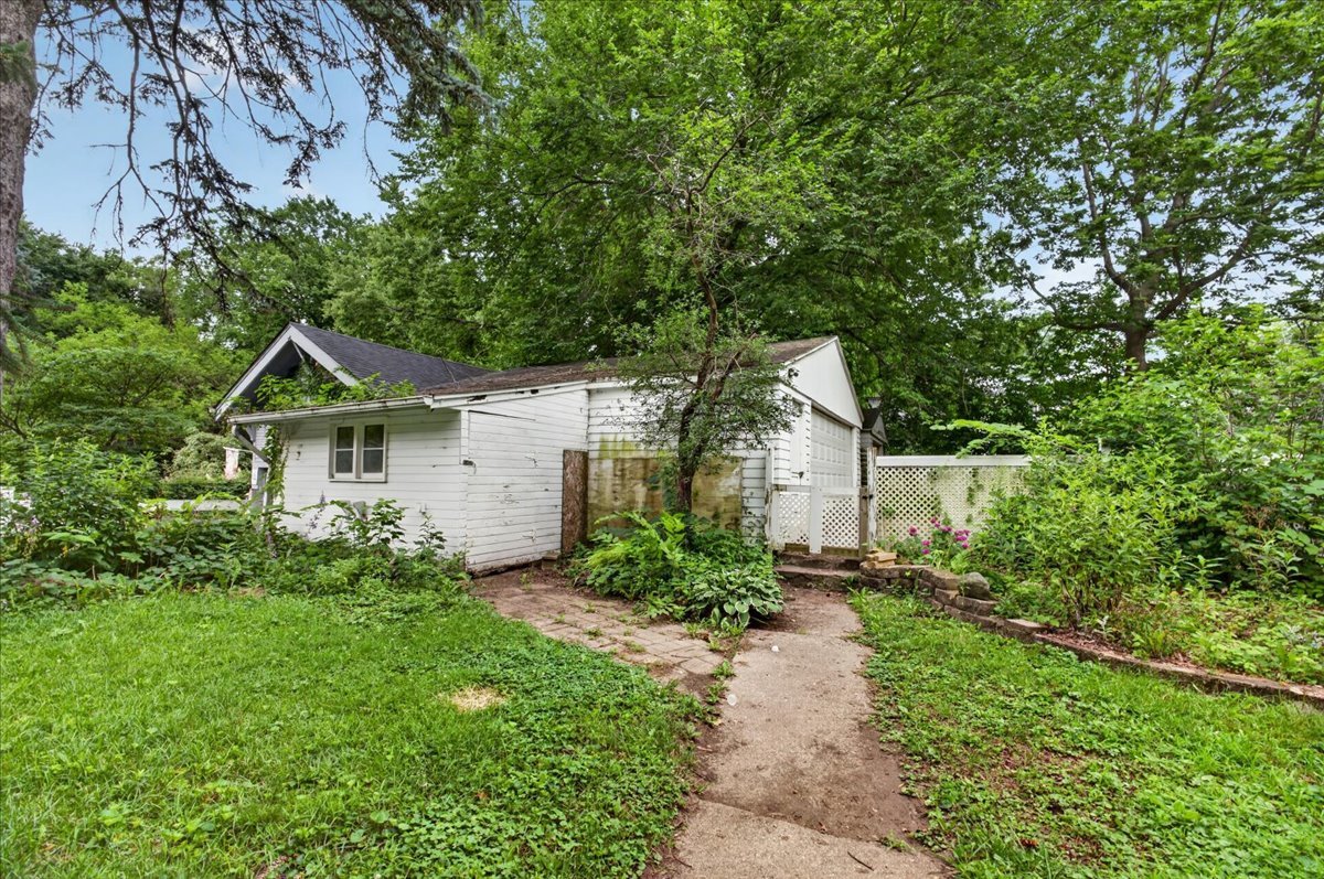 732 John Street Property Photo 45