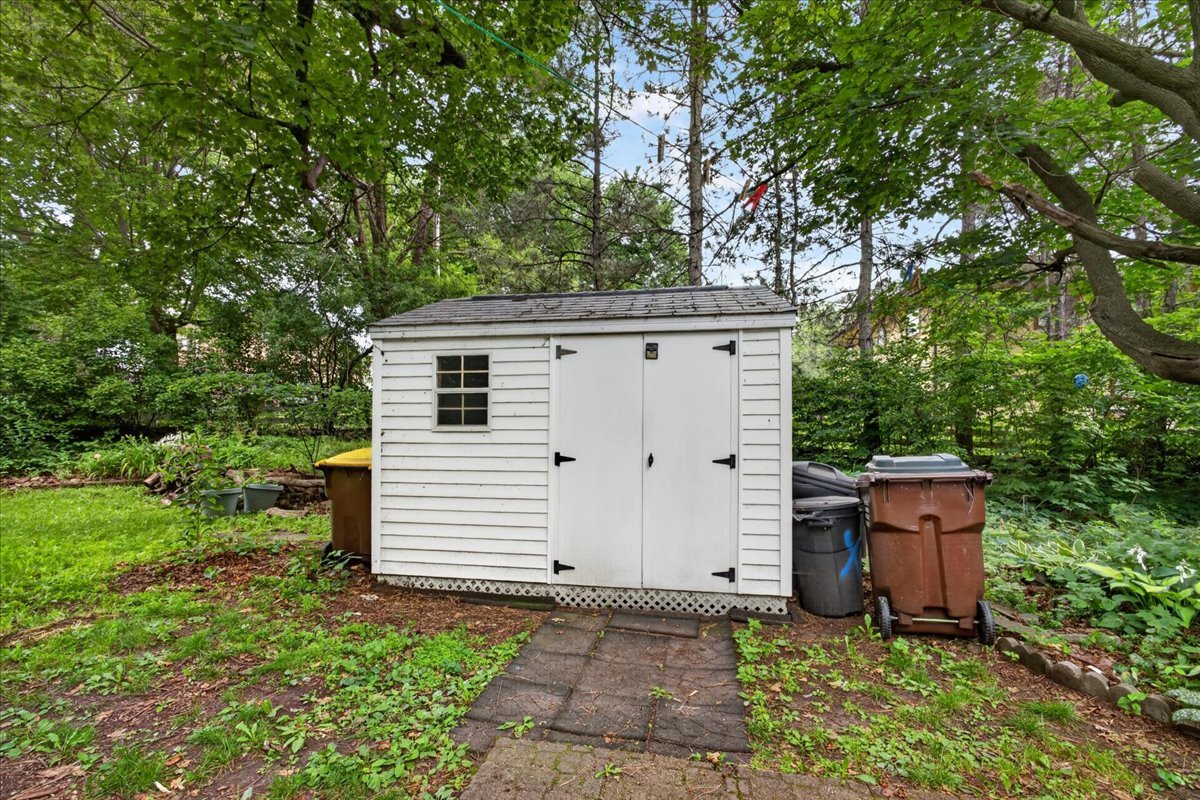 732 John Street Property Photo 46