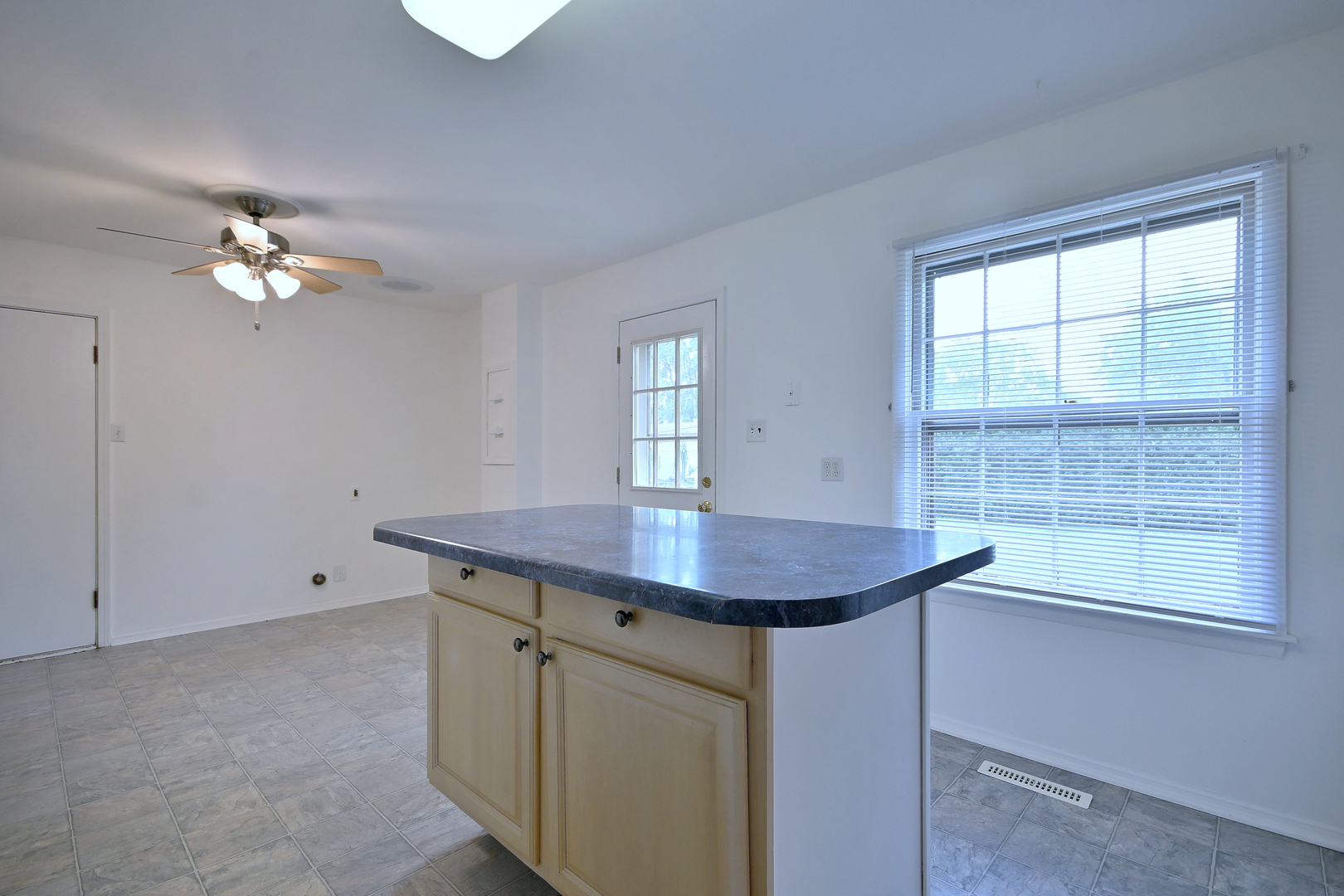 1675 Evergreen Avenue Property Photo 11