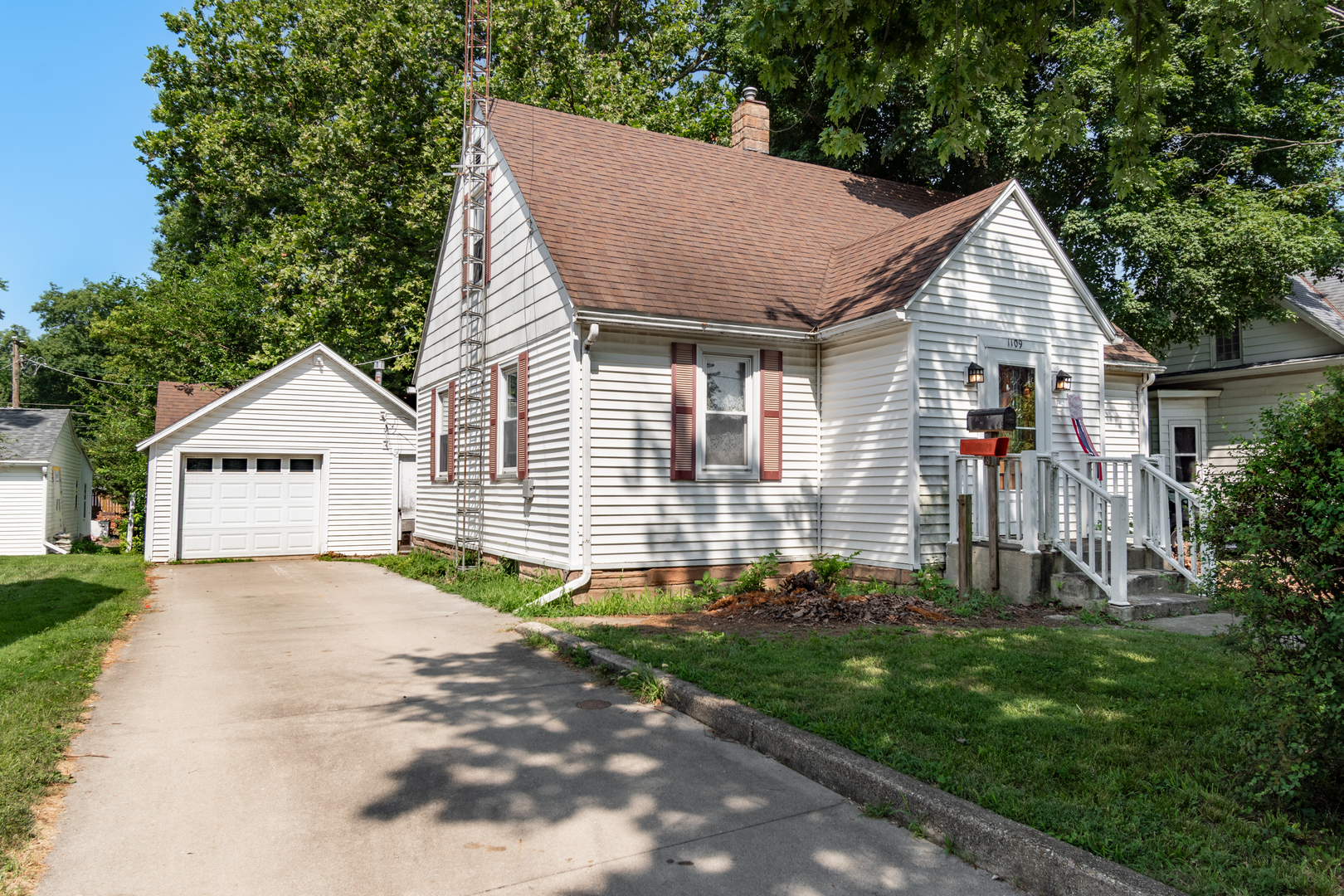 1109 N Mill Street Property Photo 1