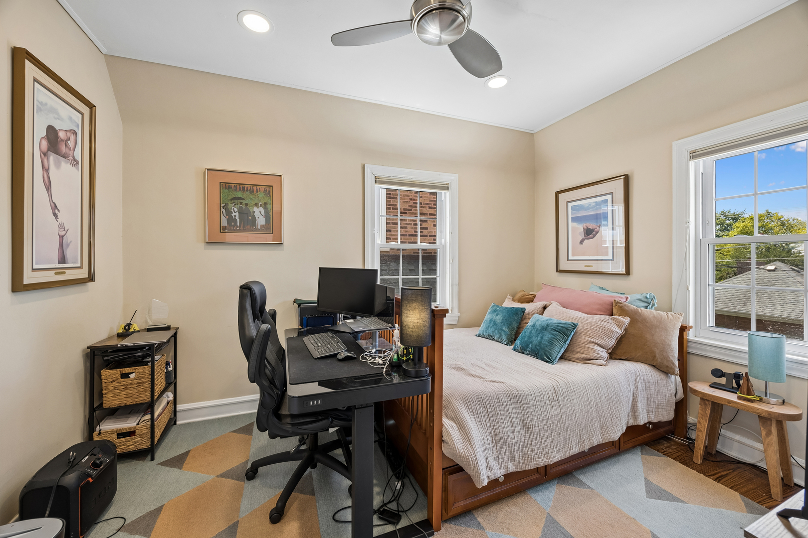 1049 N Elmwood Avenue Property Photo 17