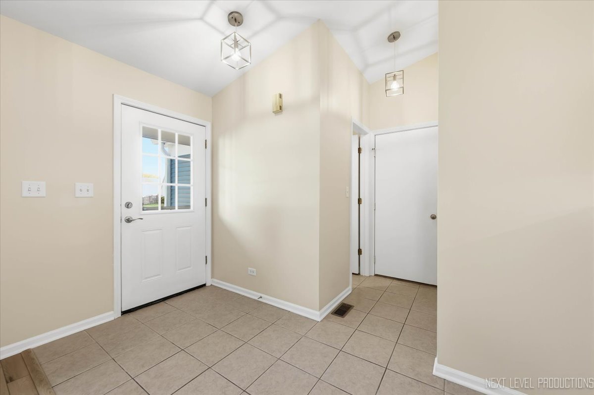798 Stanford Lane Property Photo 3