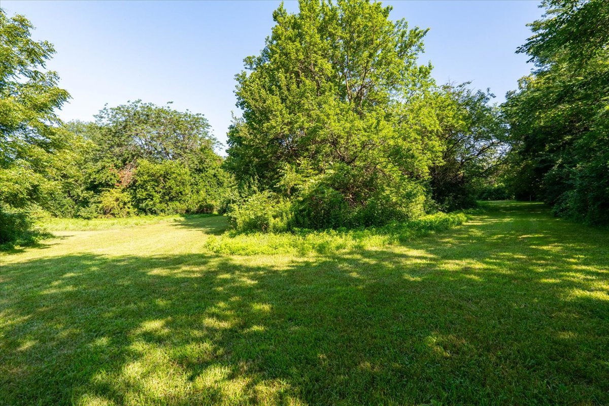 28 Burr Oaks Lane Property Photo 3